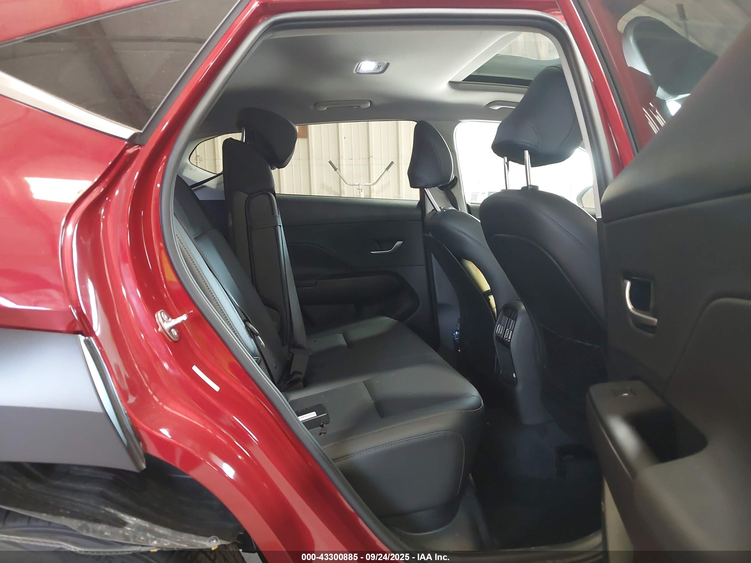 HYUNDAI KONA image 8