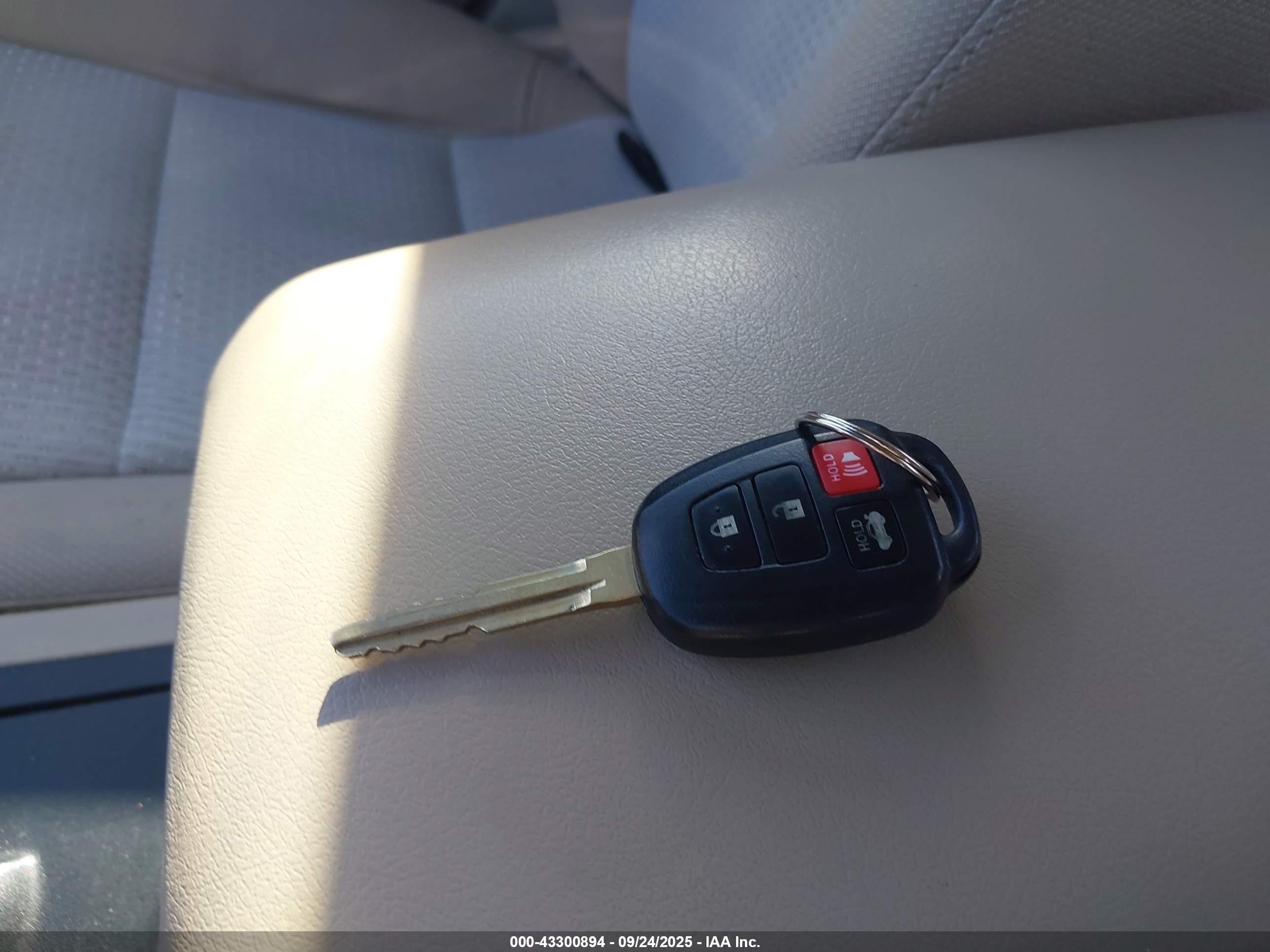TOYOTA CAMRY image 11