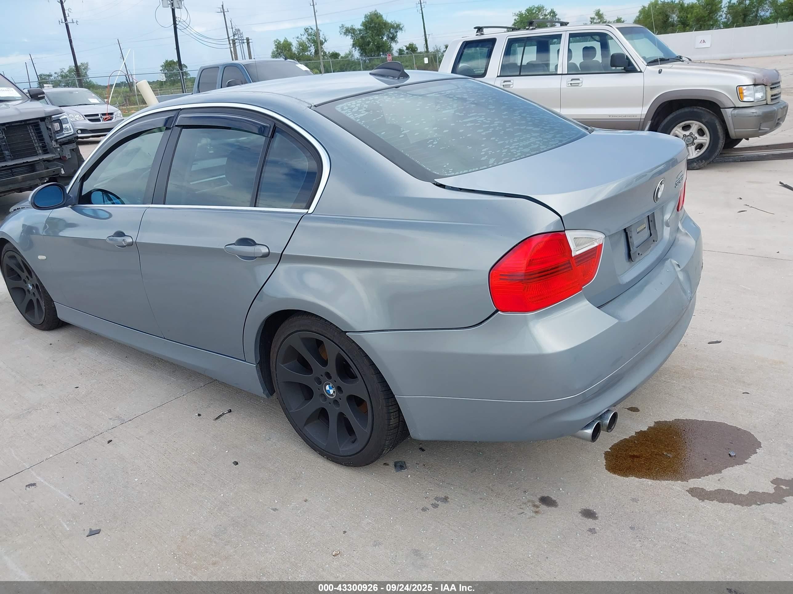 BMW 330I image 3