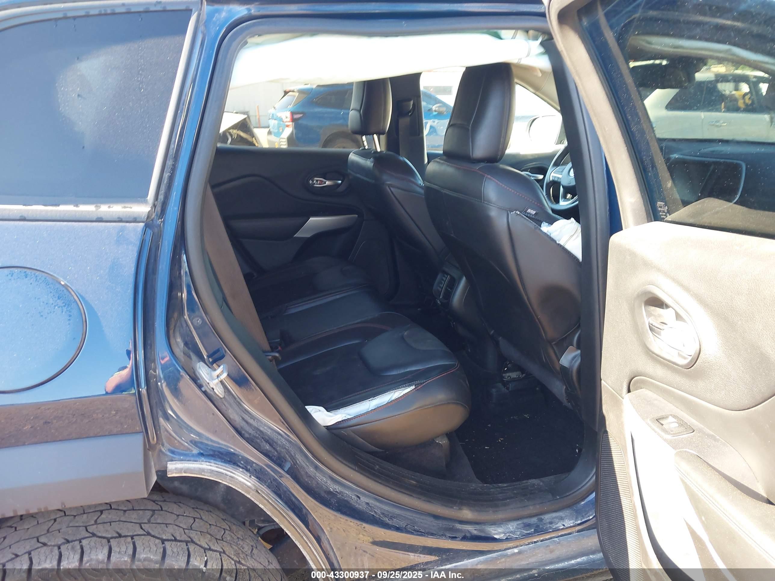 JEEP CHEROKEE image 8