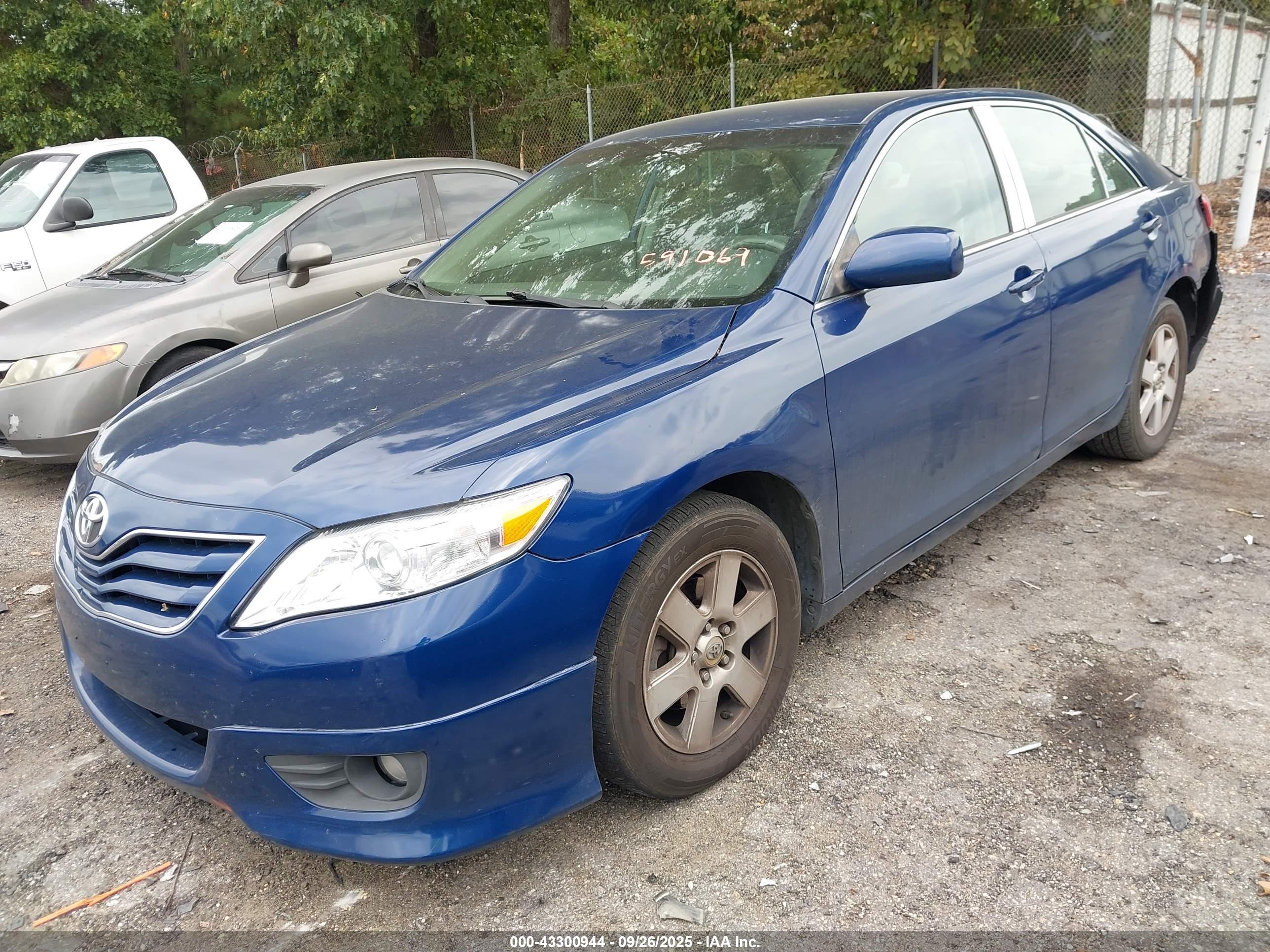 TOYOTA CAMRY image 2