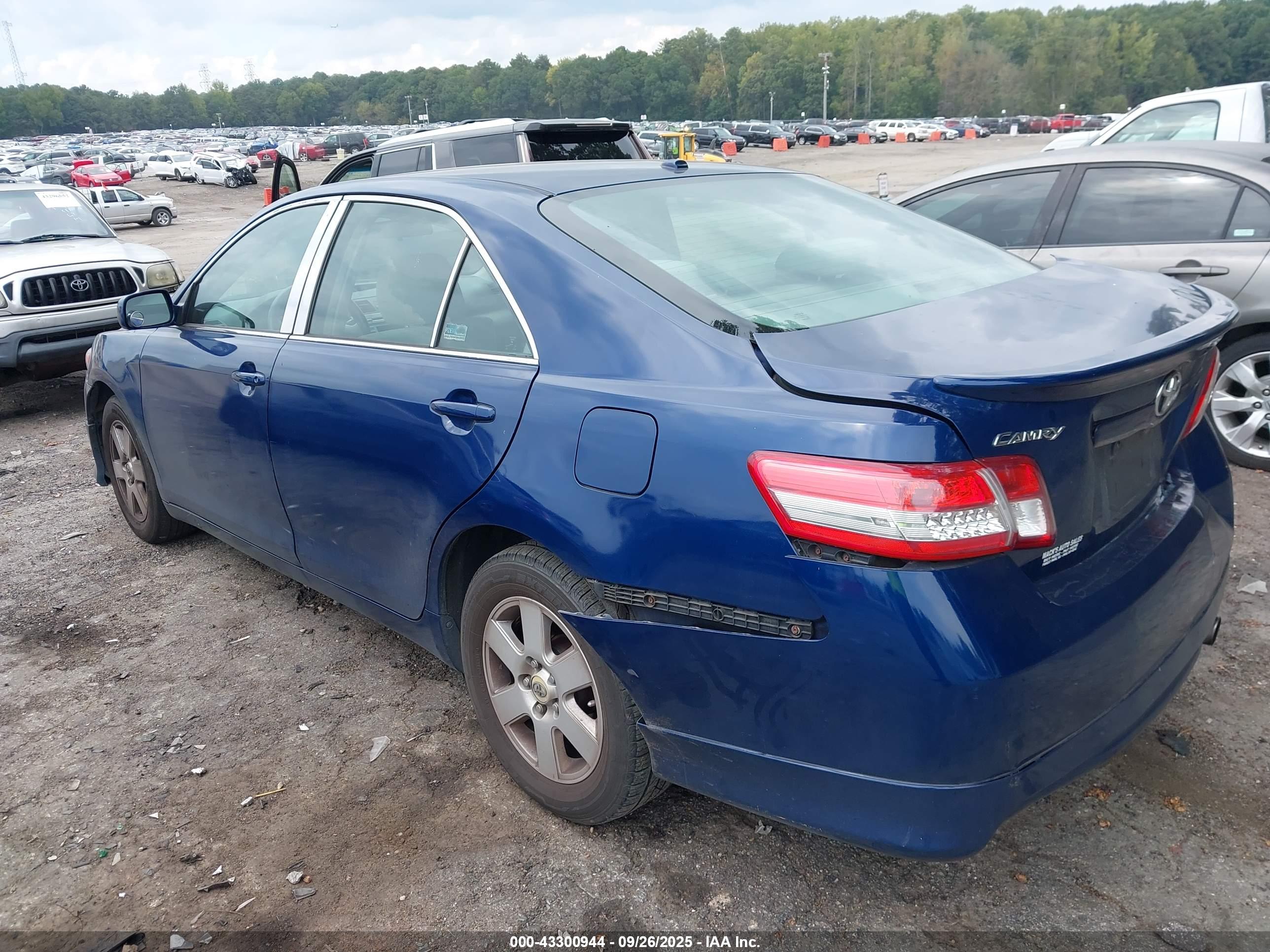 TOYOTA CAMRY image 3