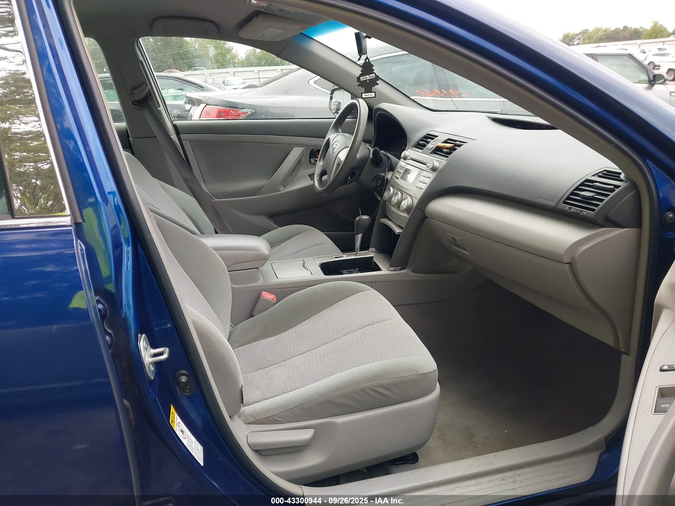 TOYOTA CAMRY image 5