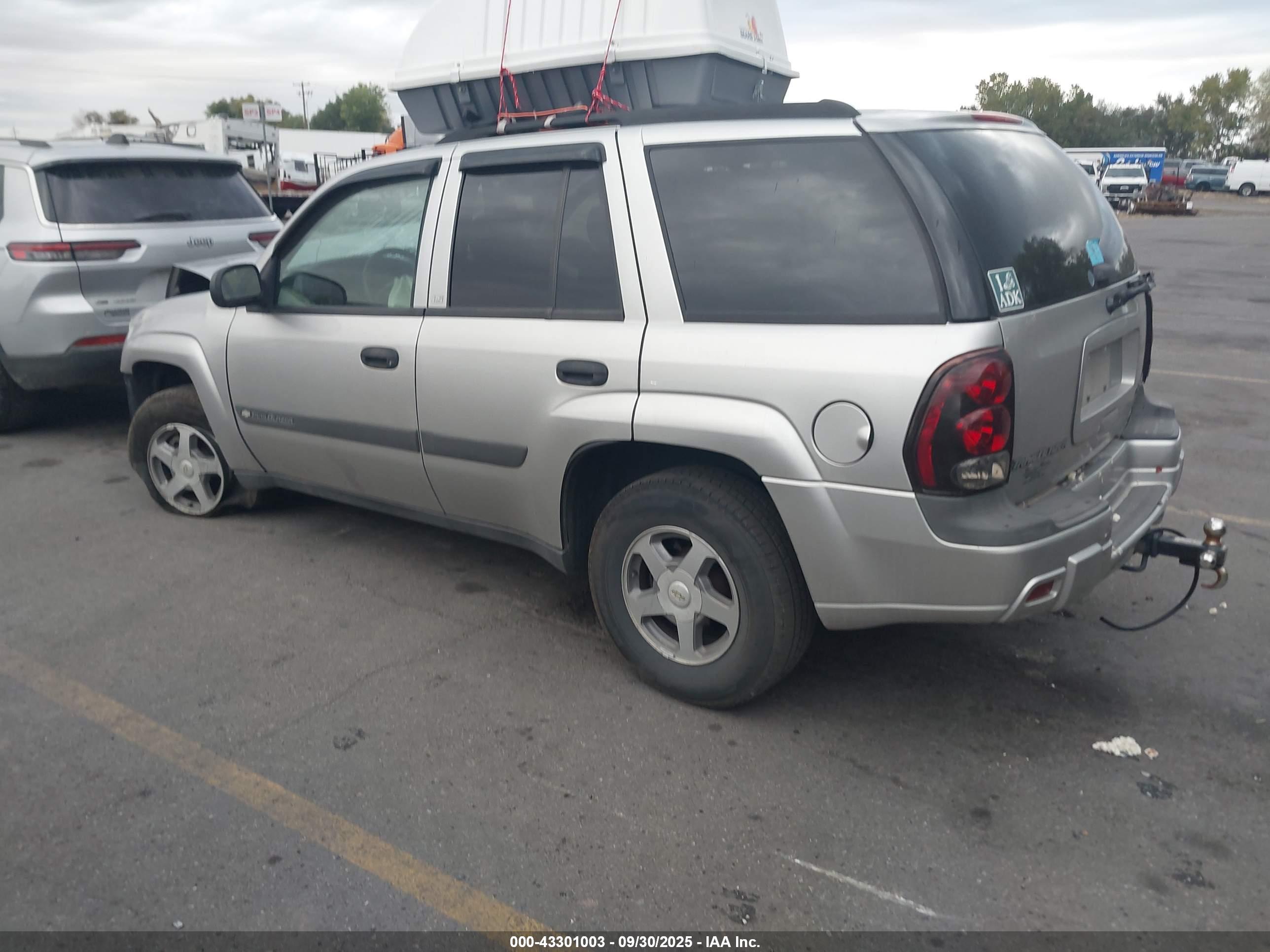 CHEVROLET TRAILBLAZER image 3