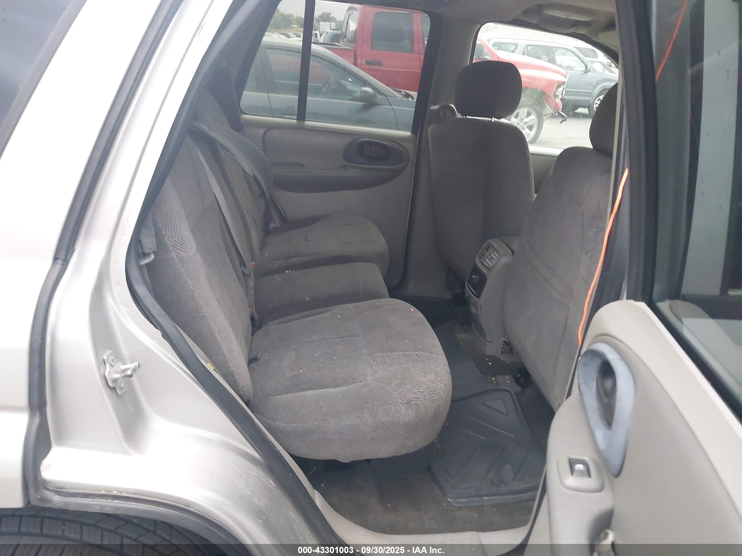 CHEVROLET TRAILBLAZER image 8
