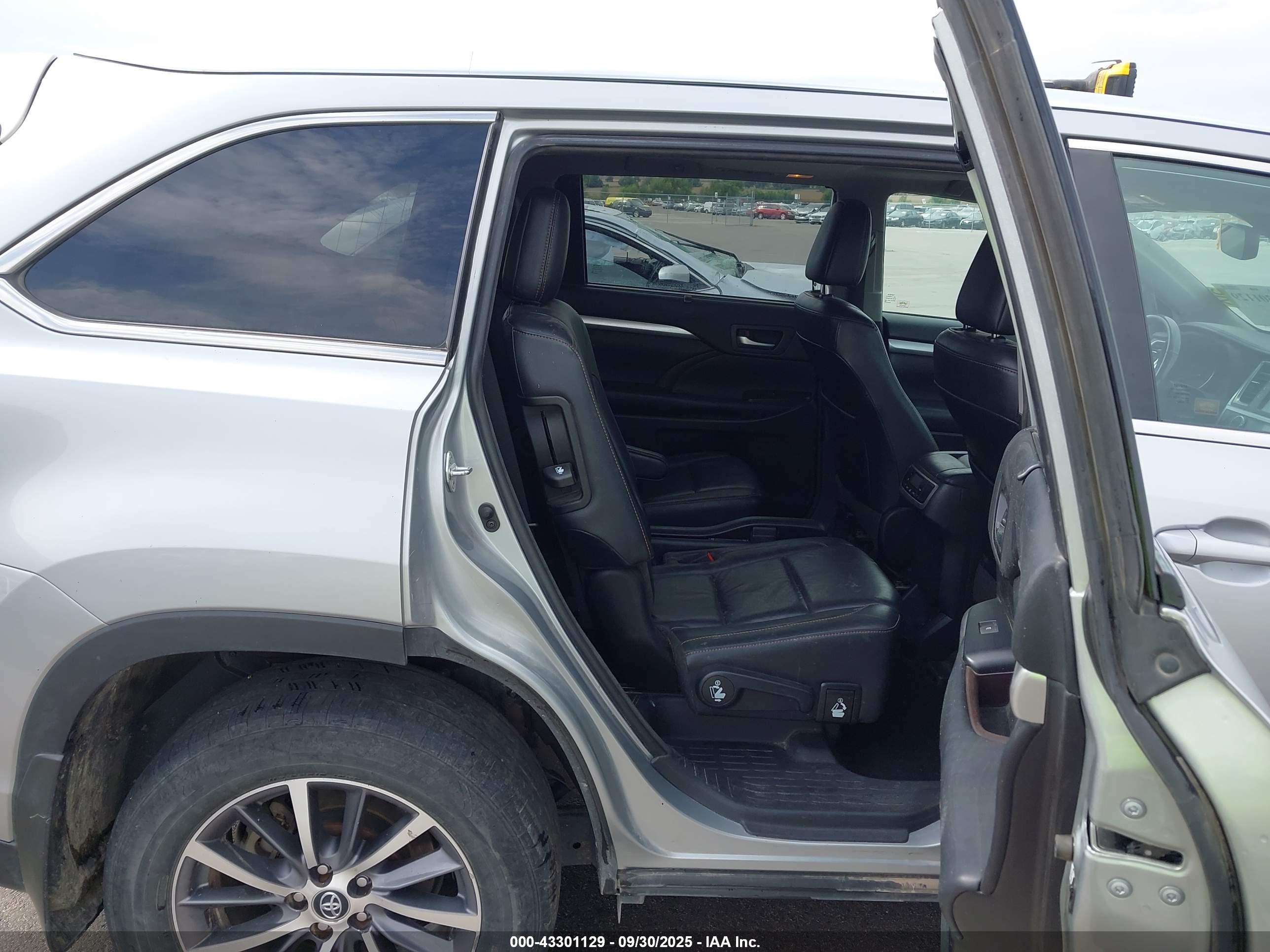 TOYOTA HIGHLANDER image 8