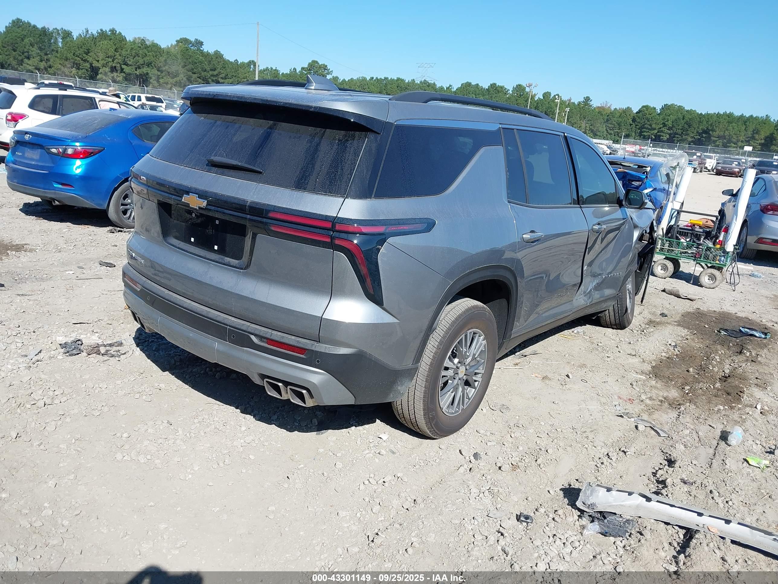 CHEVROLET TRAVERSE image 4
