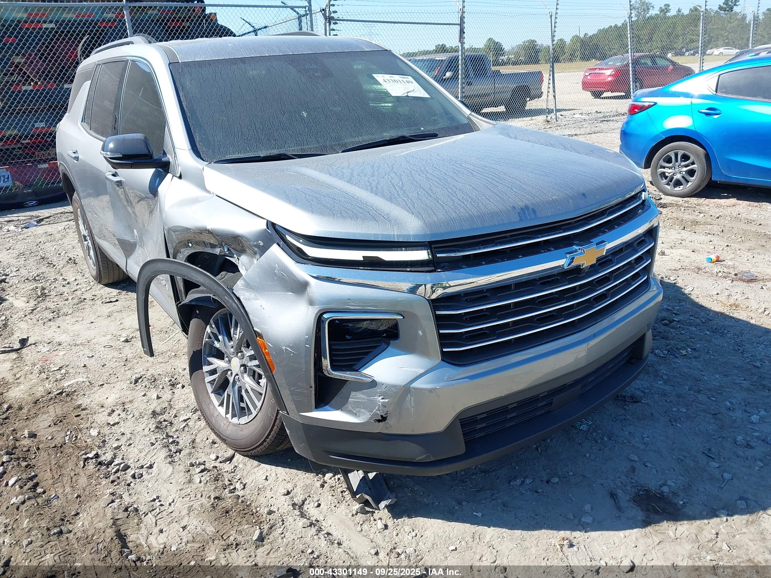CHEVROLET TRAVERSE image 6