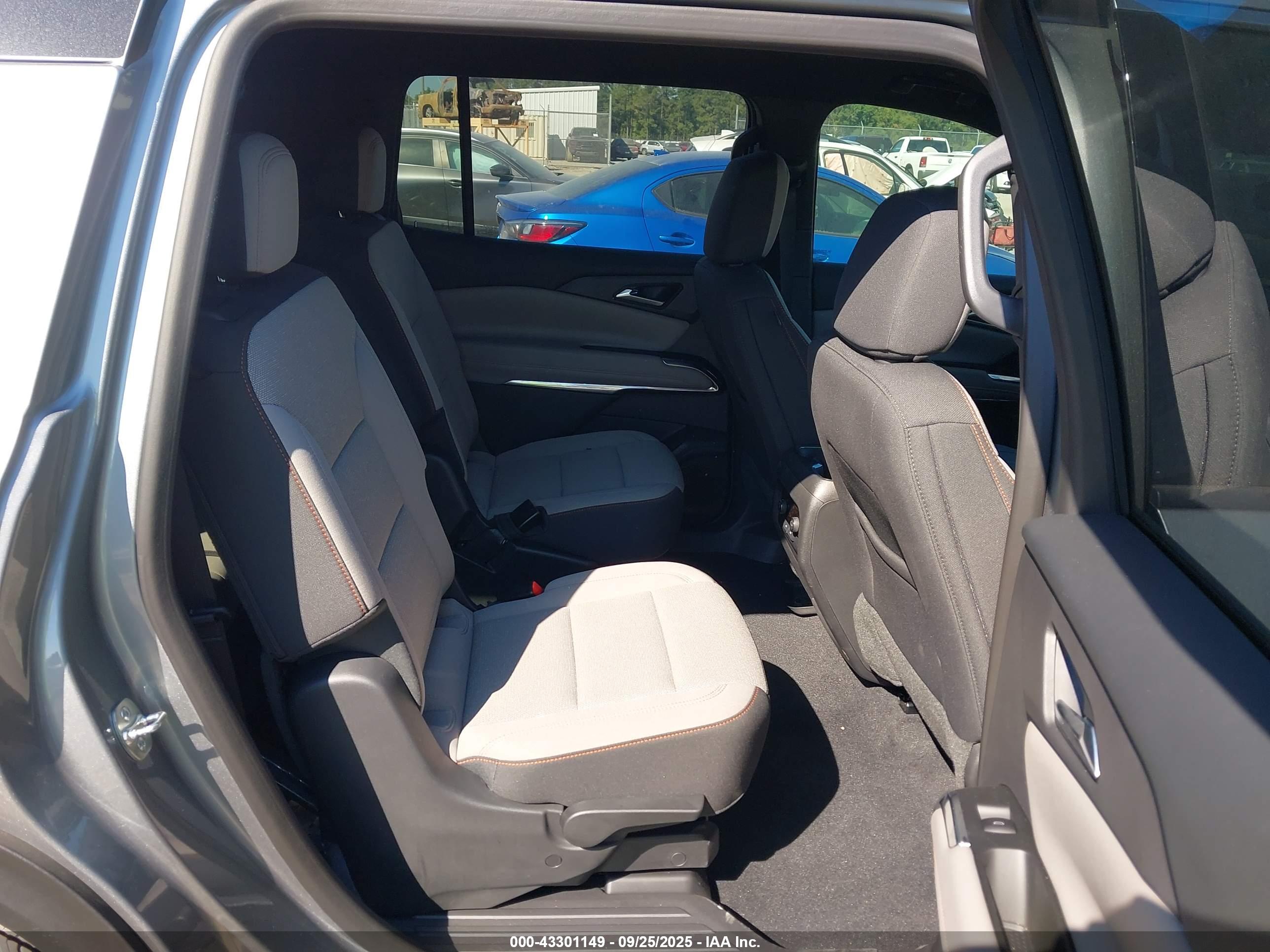 CHEVROLET TRAVERSE image 8