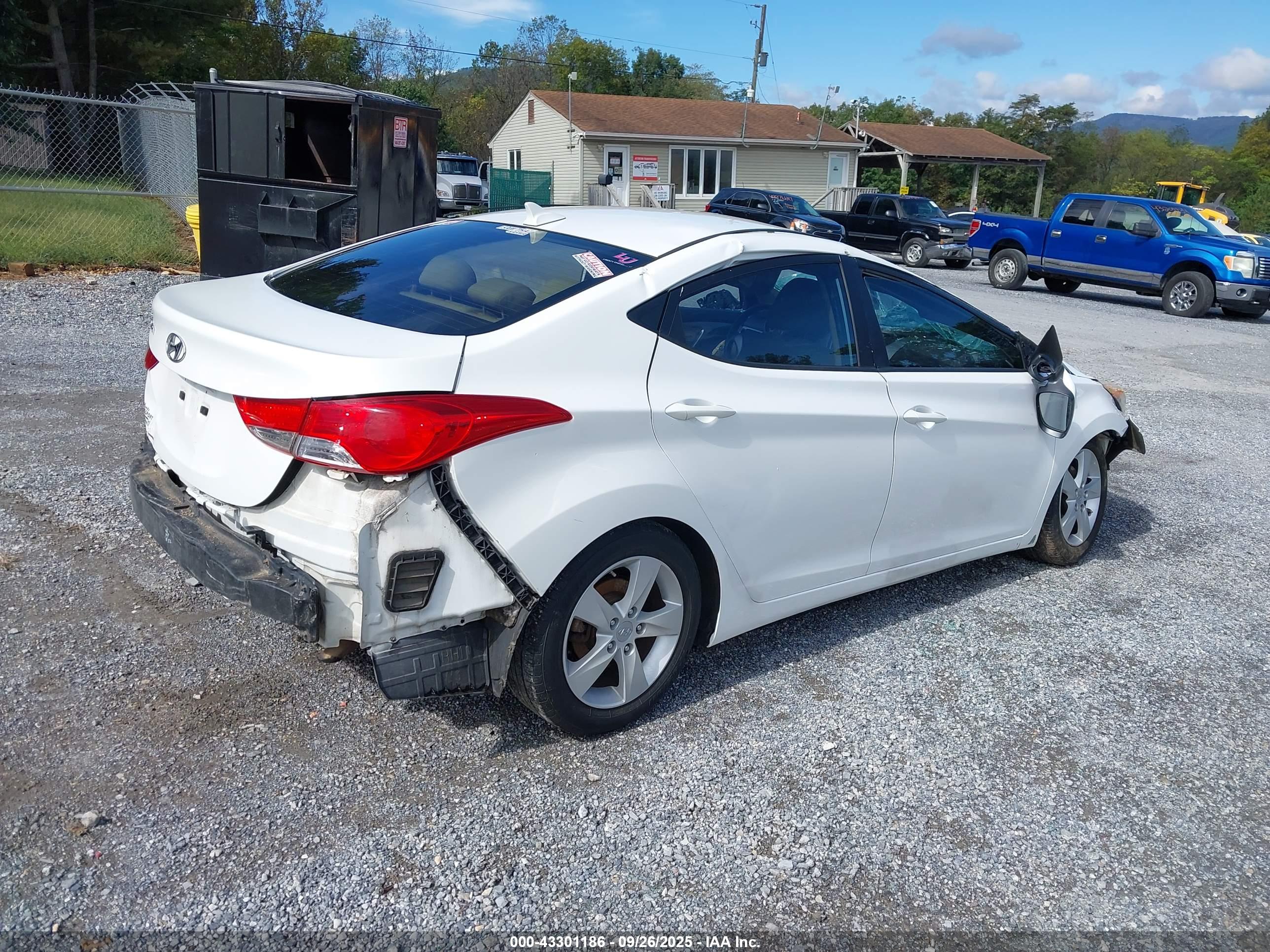HYUNDAI ELANTRA image 4