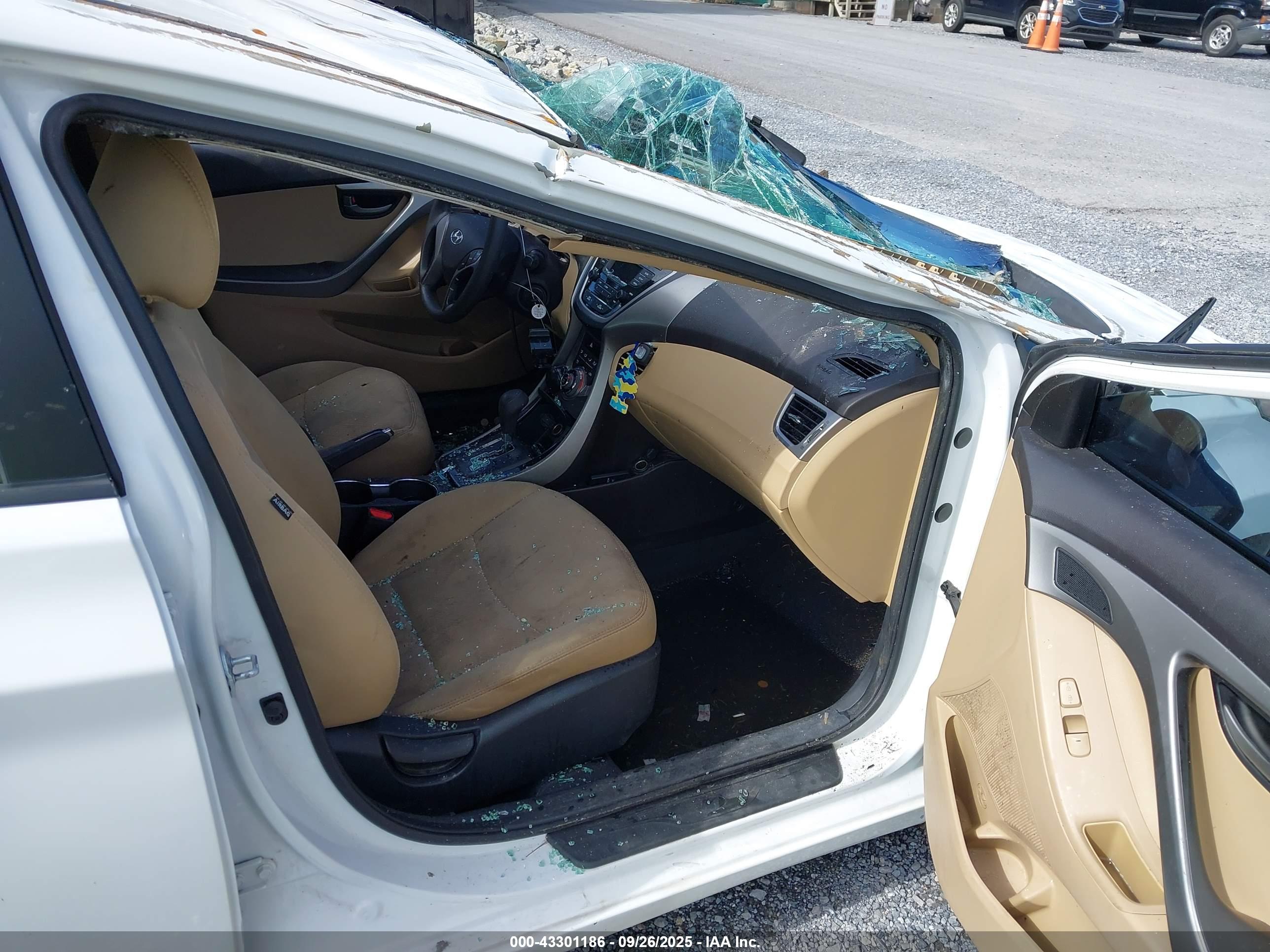 HYUNDAI ELANTRA image 5
