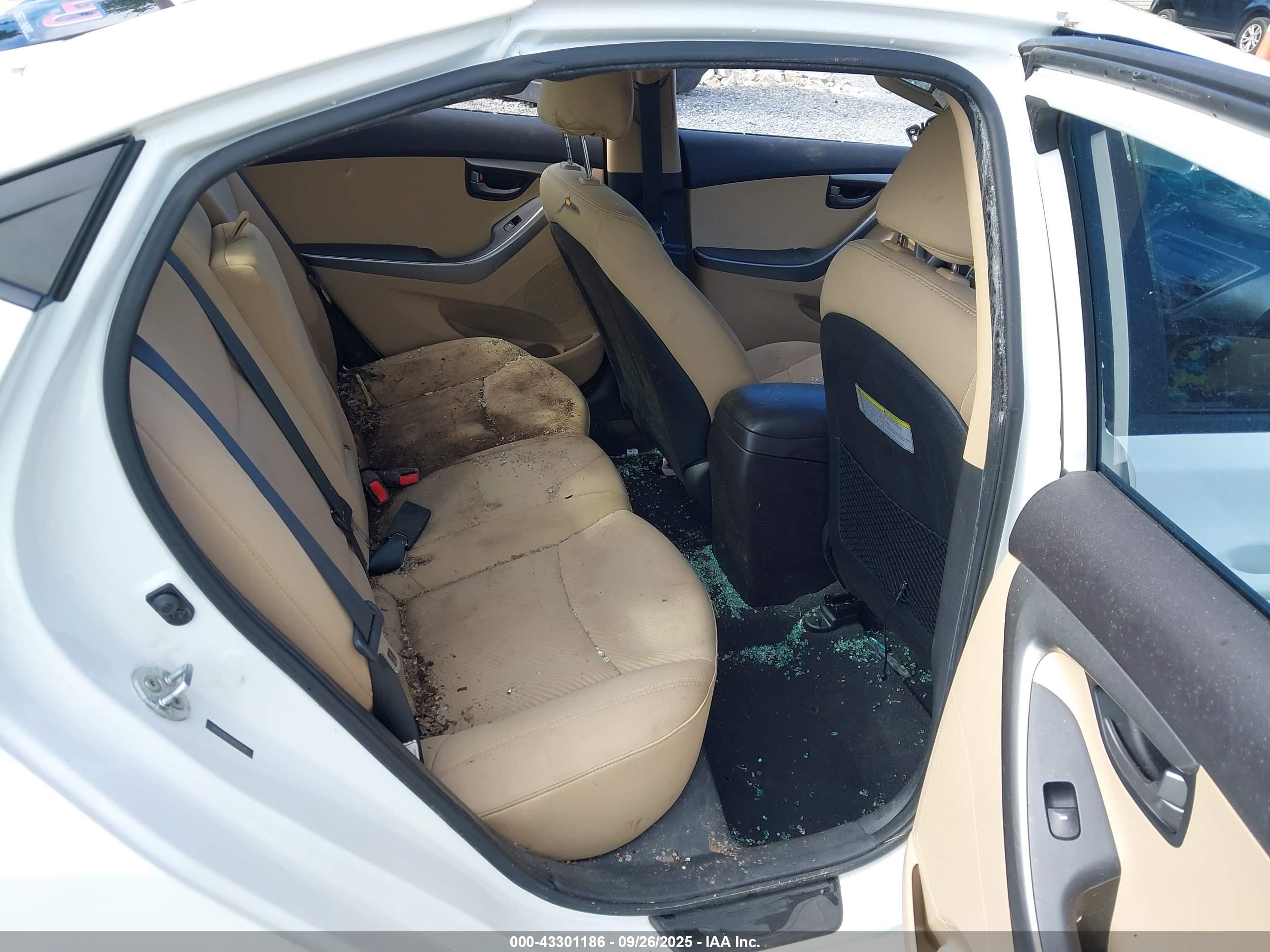 HYUNDAI ELANTRA image 8