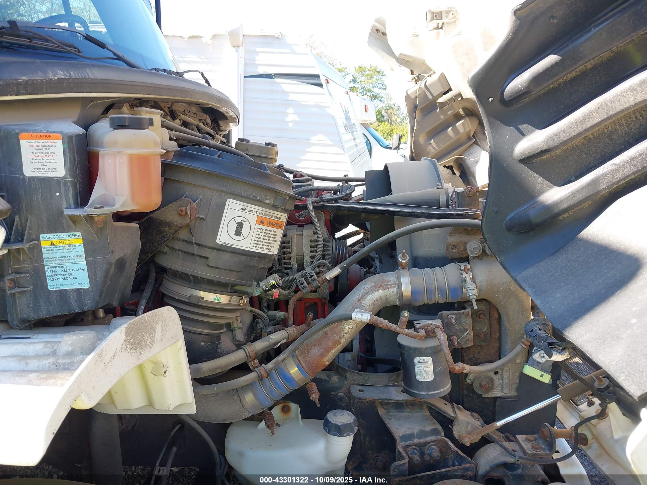FREIGHTLINER M2 image 10