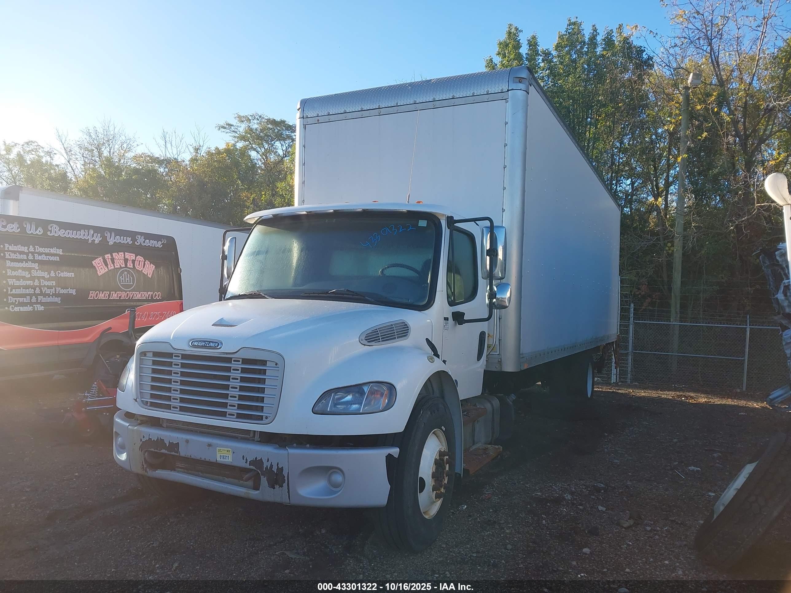 FREIGHTLINER M2 image 2