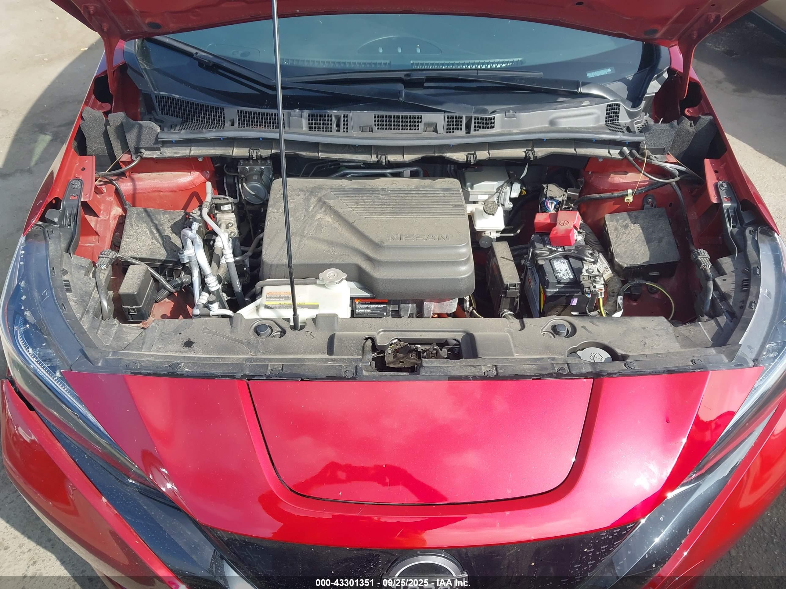 NISSAN LEAF image 10