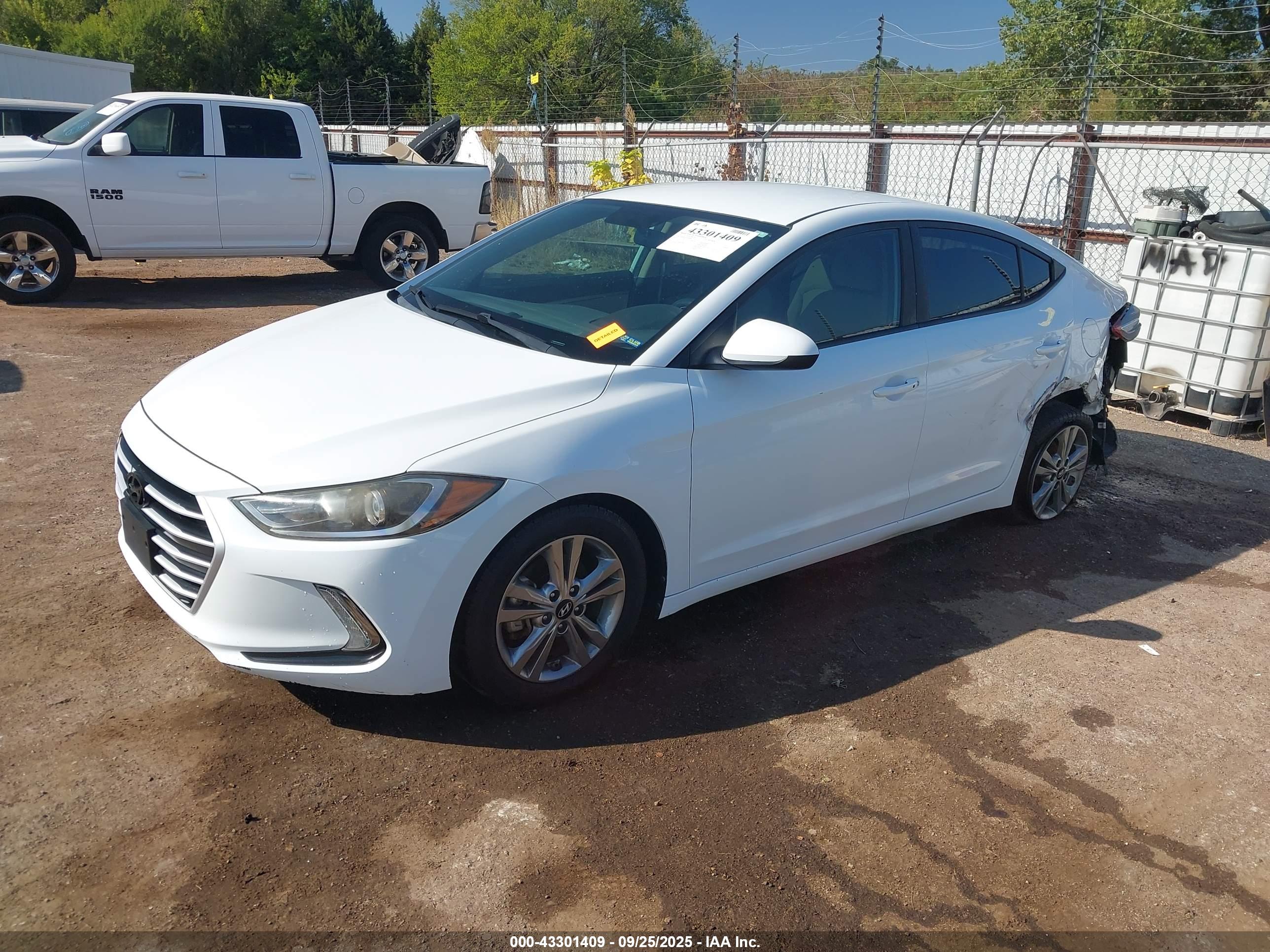 HYUNDAI ELANTRA image 2