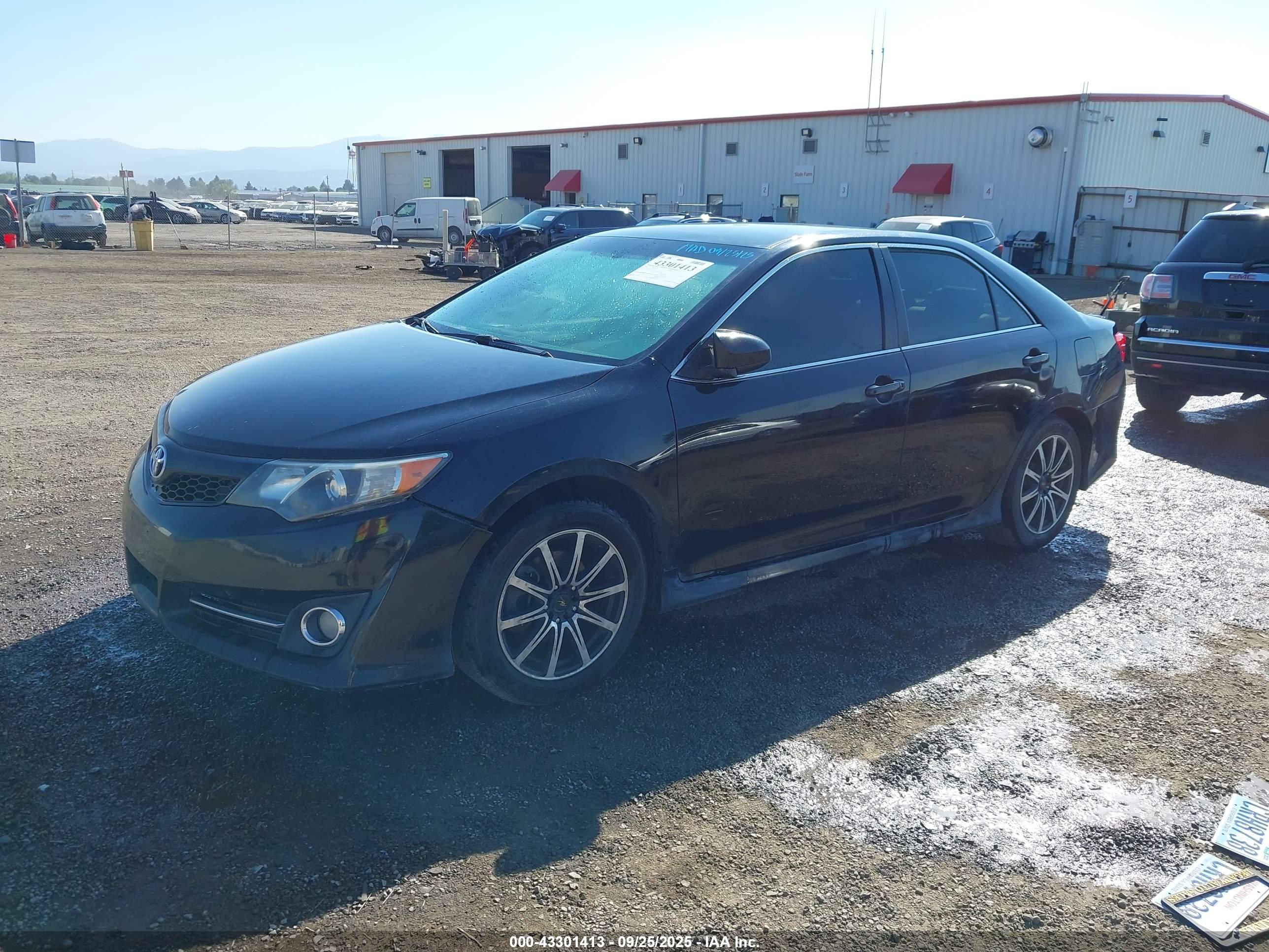TOYOTA CAMRY image 2