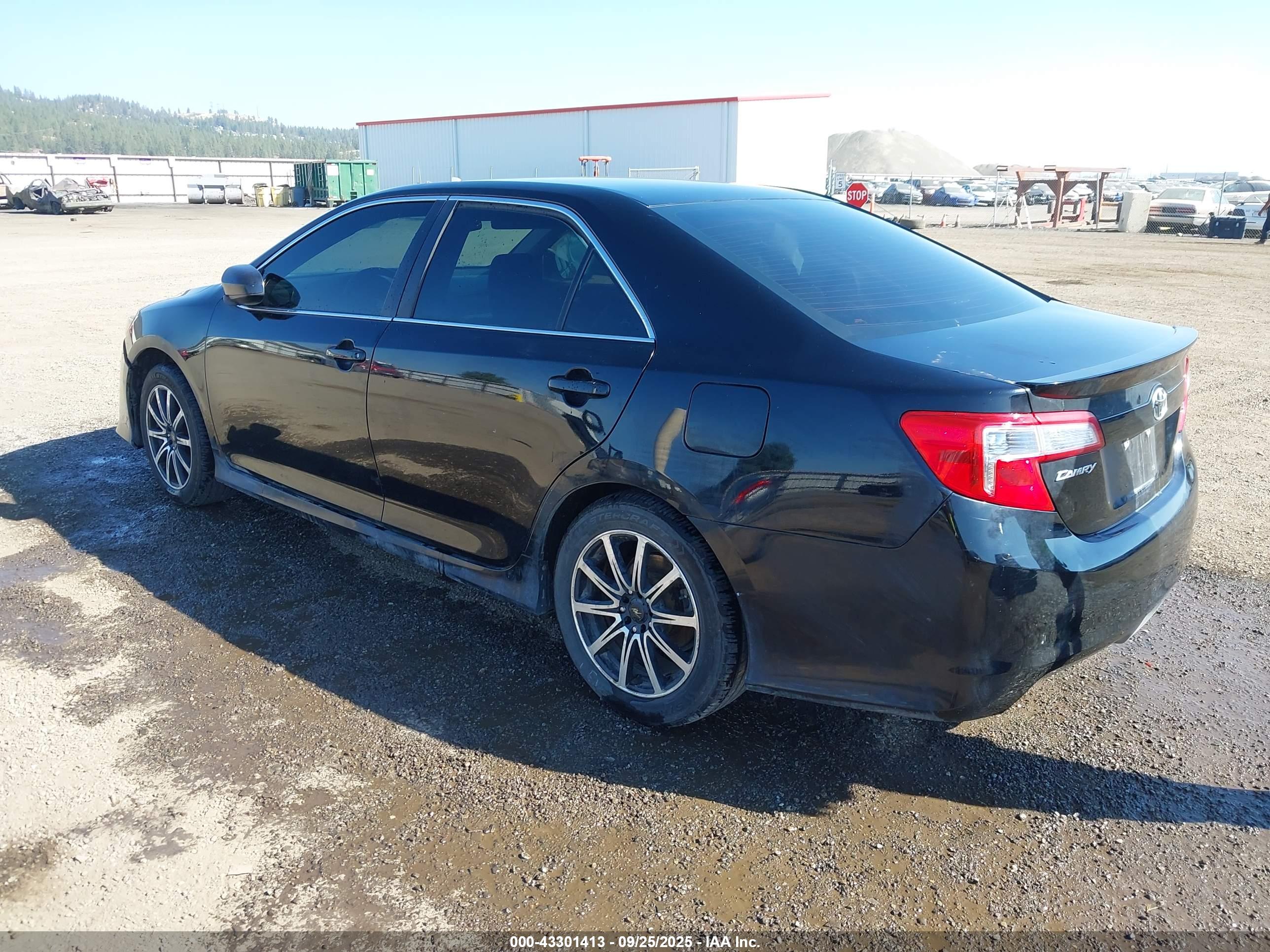 TOYOTA CAMRY image 3