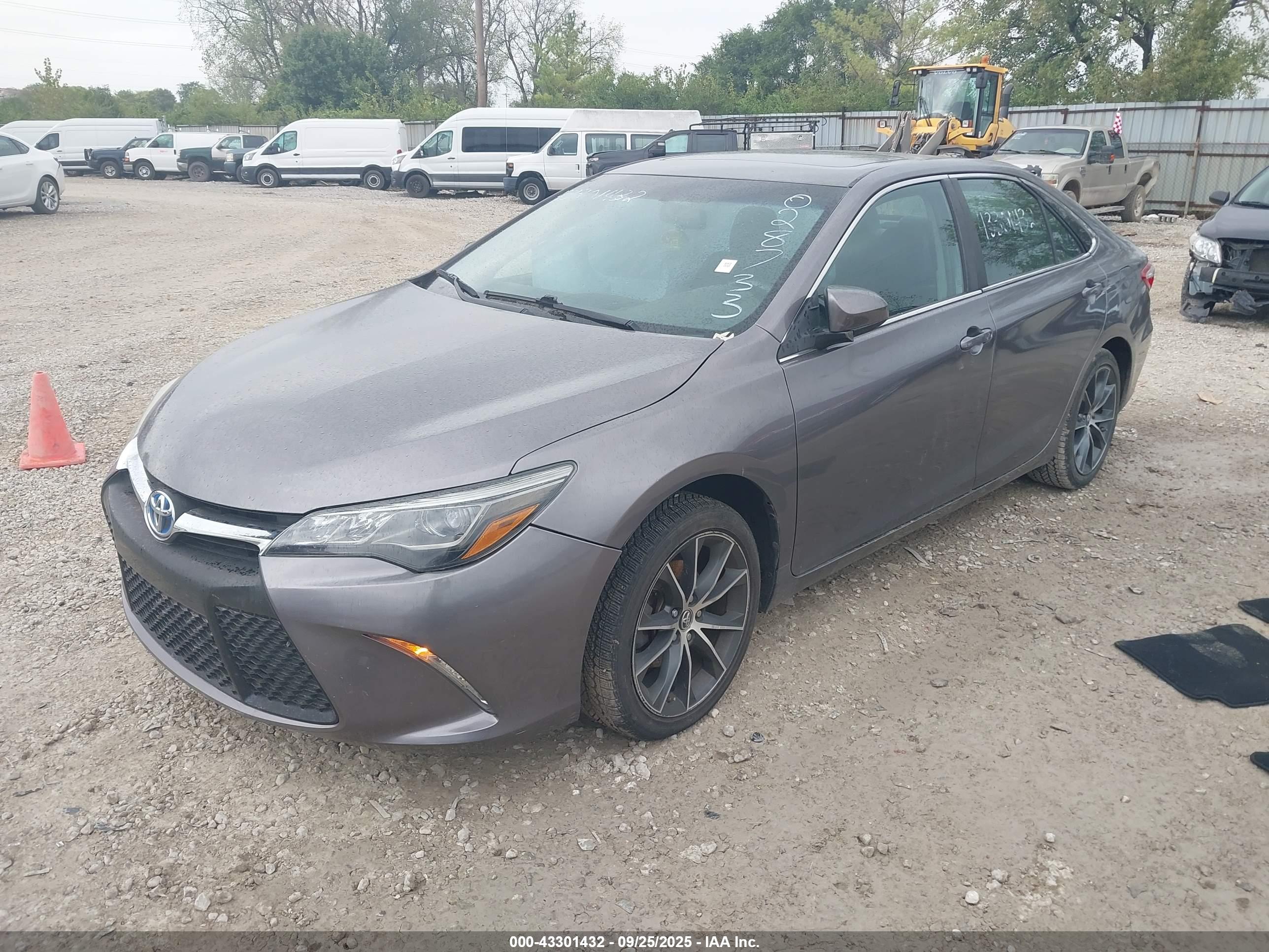 TOYOTA CAMRY image 2