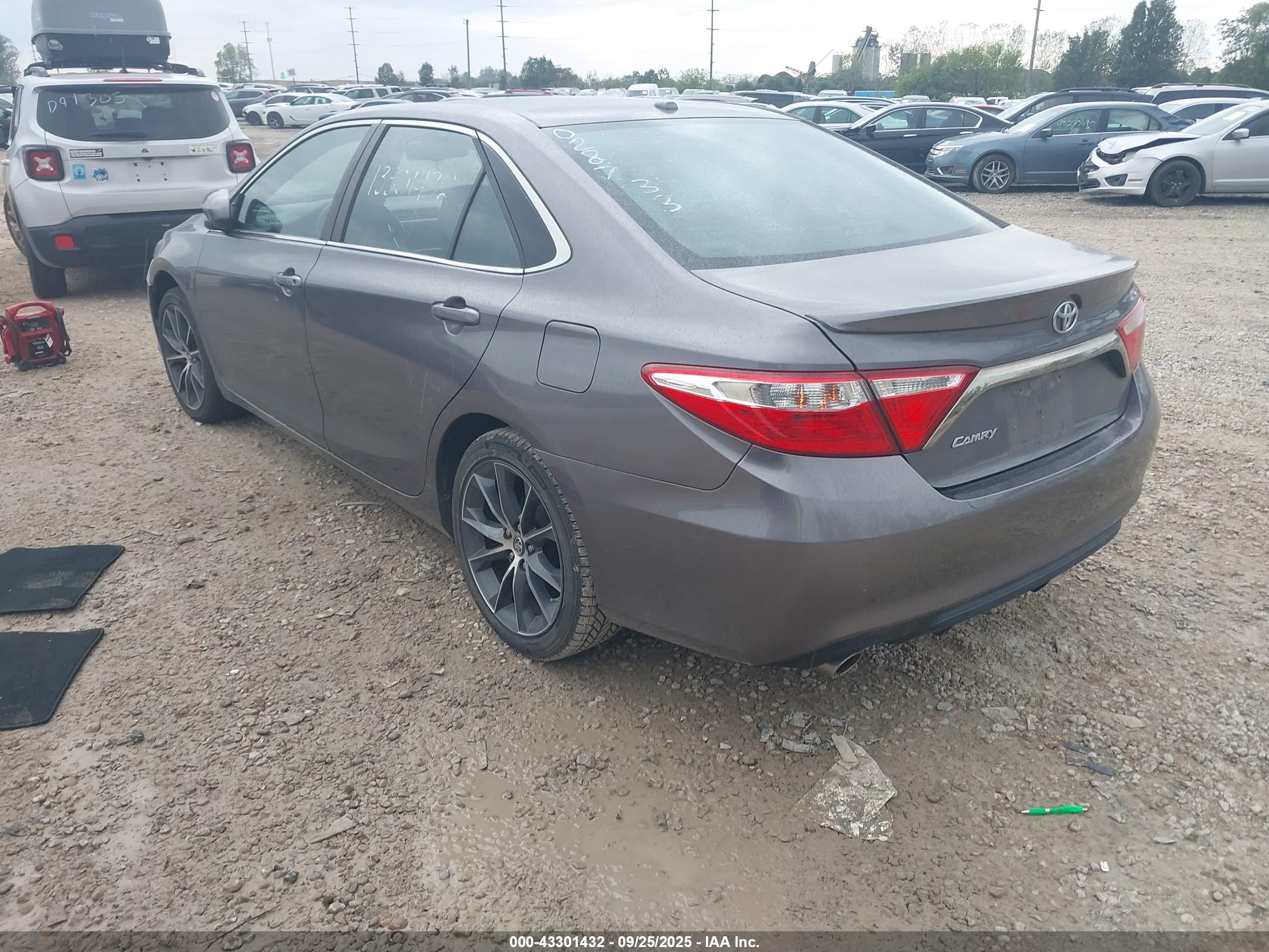 TOYOTA CAMRY image 3