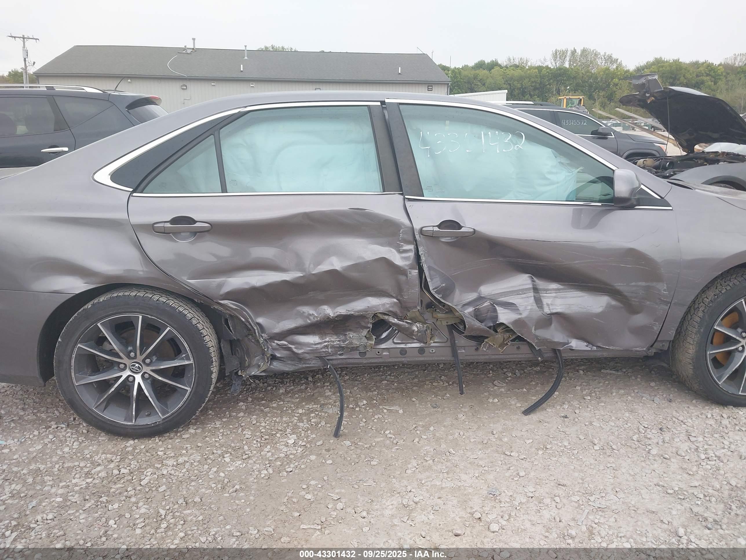 TOYOTA CAMRY image 6