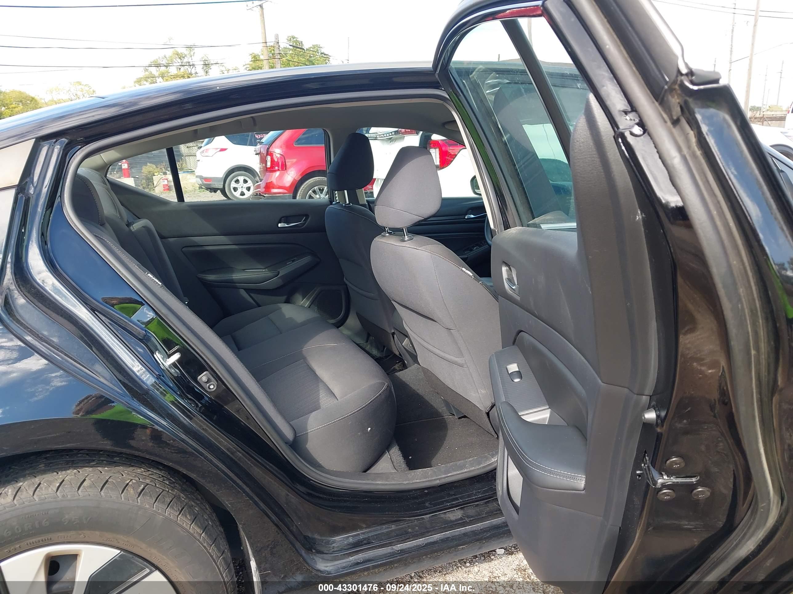 NISSAN ALTIMA image 8