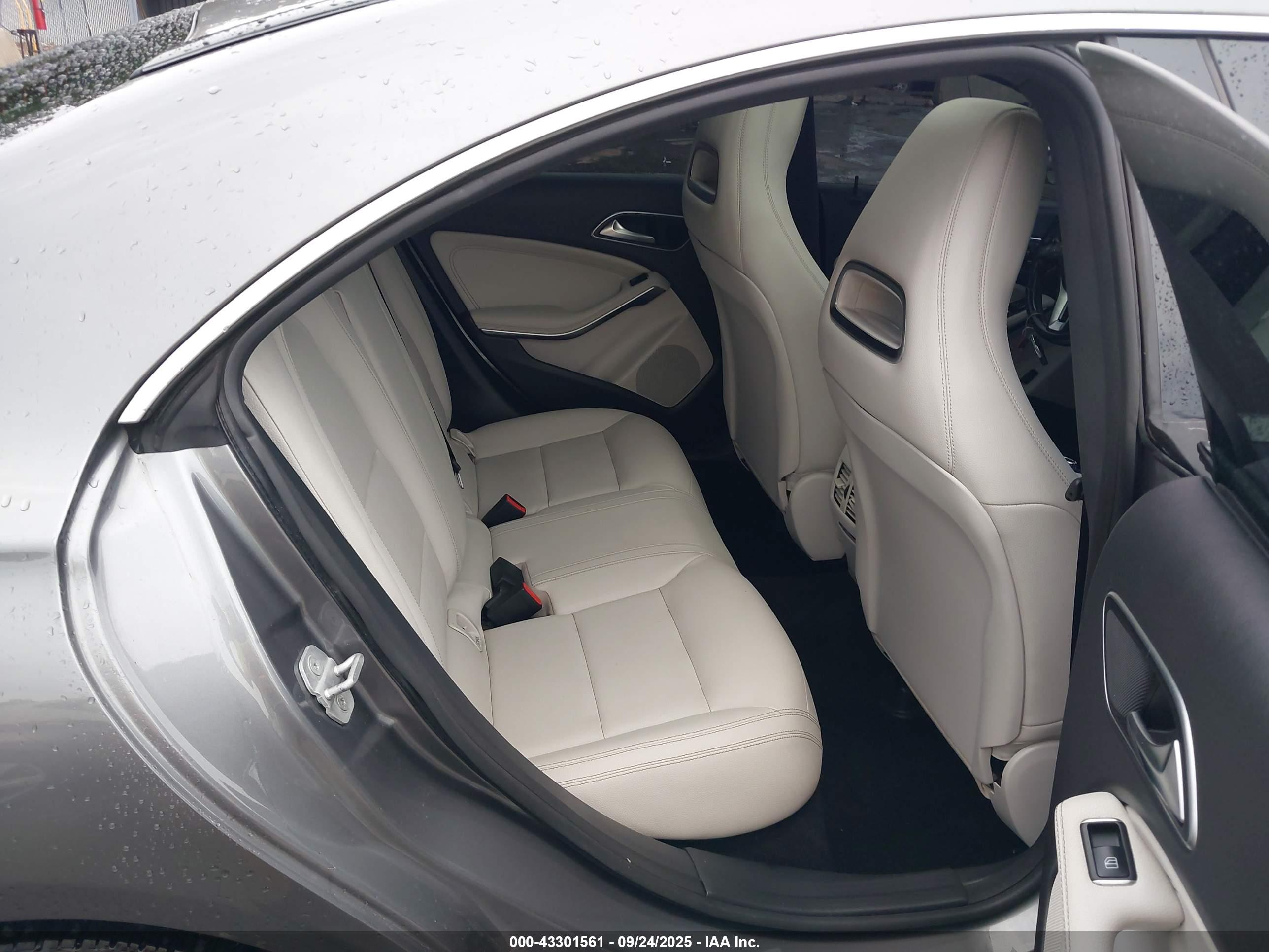 MERCEDES-BENZ CLA image 8