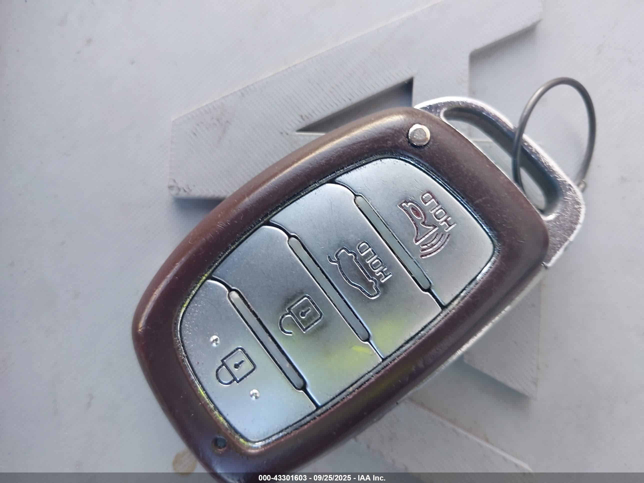 HYUNDAI ELANTRA image 11