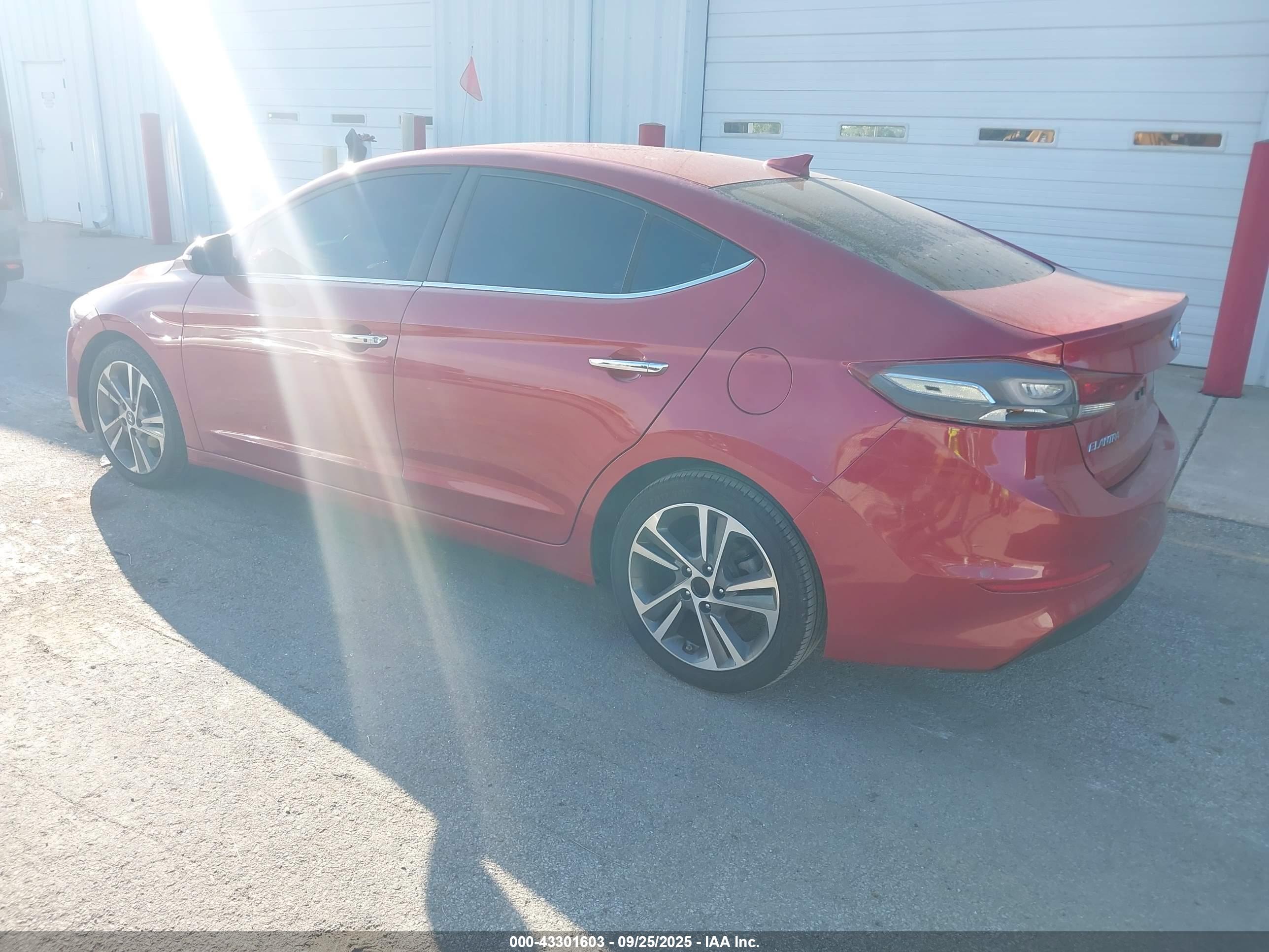 HYUNDAI ELANTRA image 3