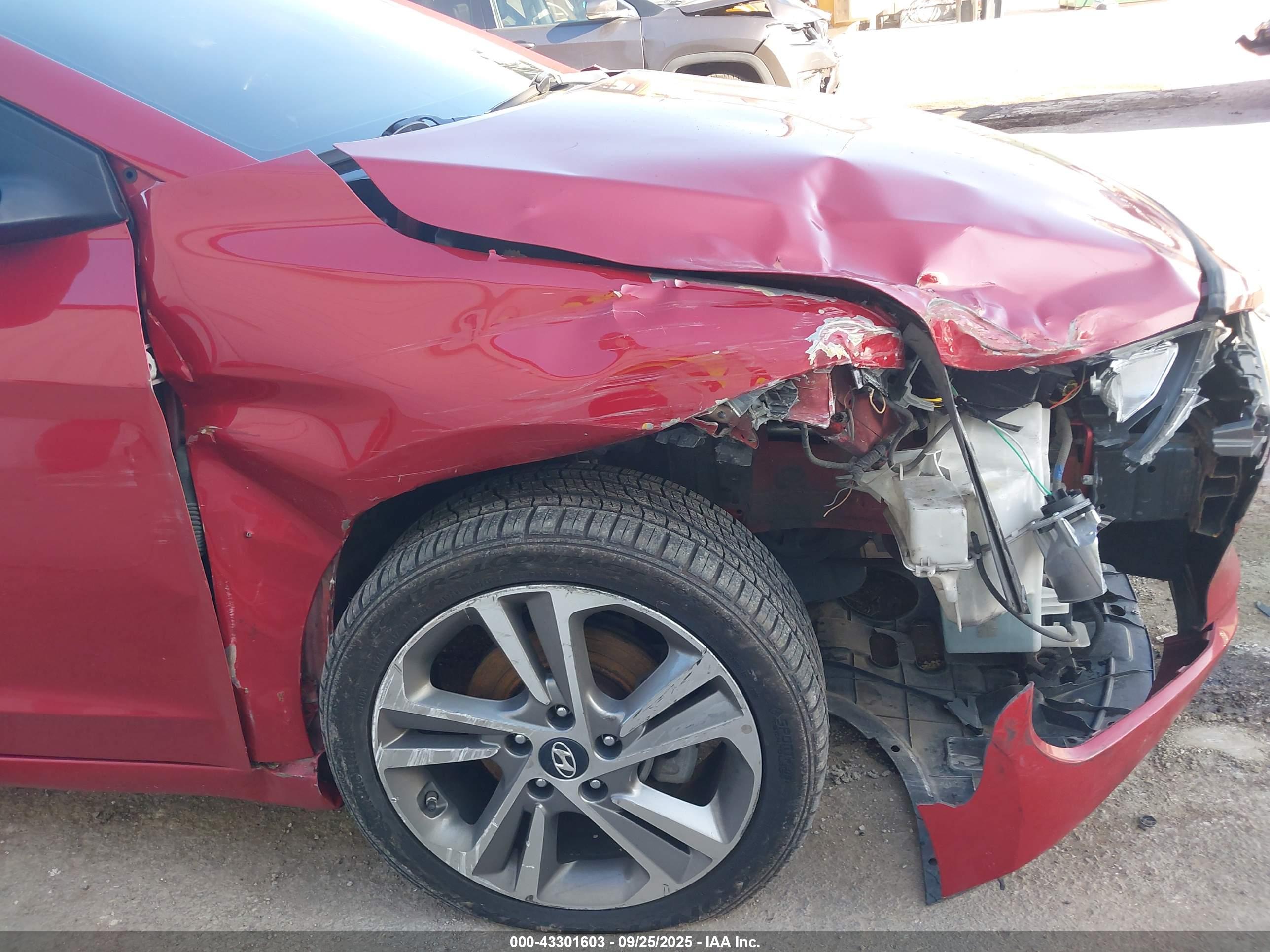 HYUNDAI ELANTRA image 6