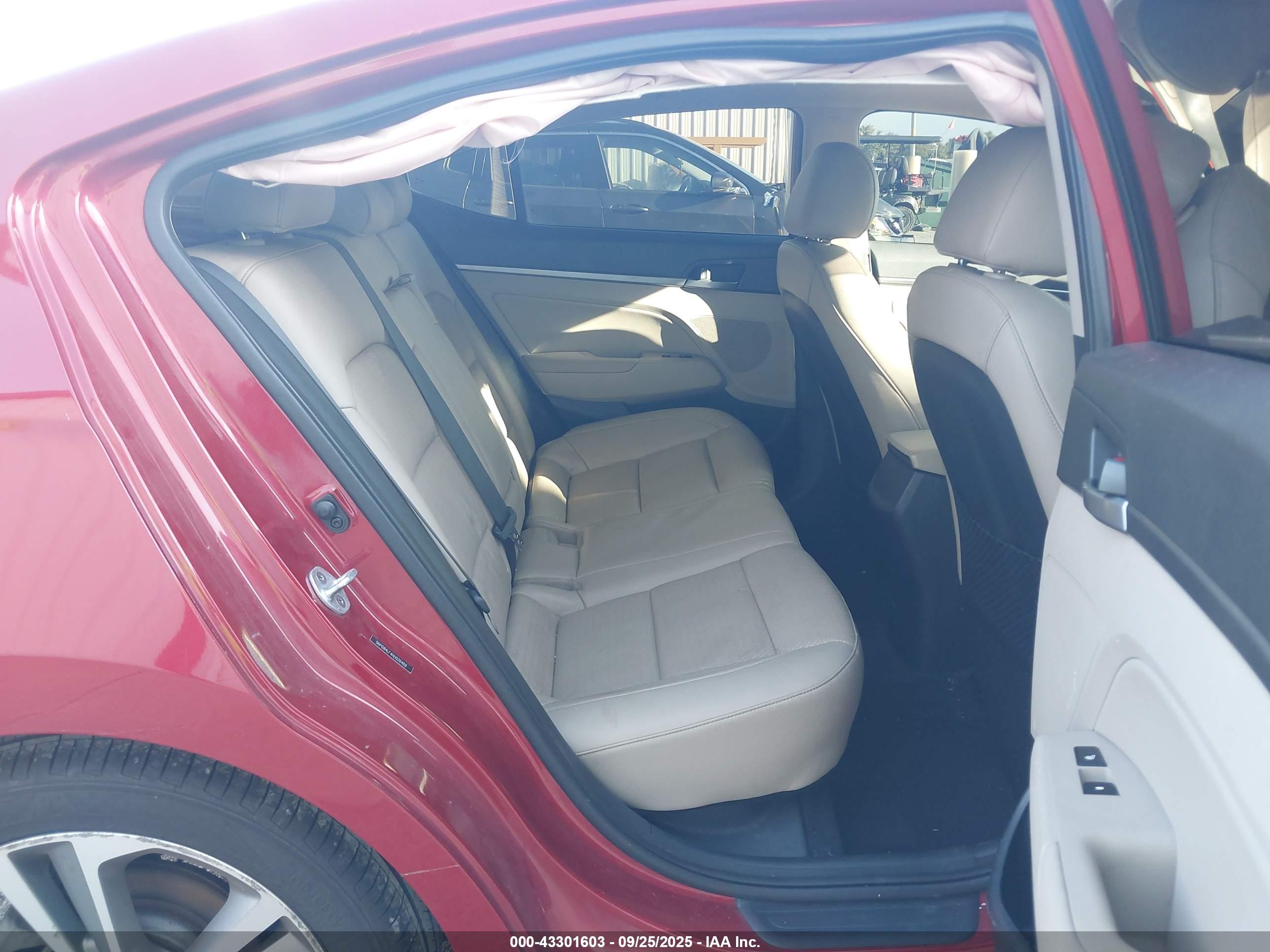 HYUNDAI ELANTRA image 8