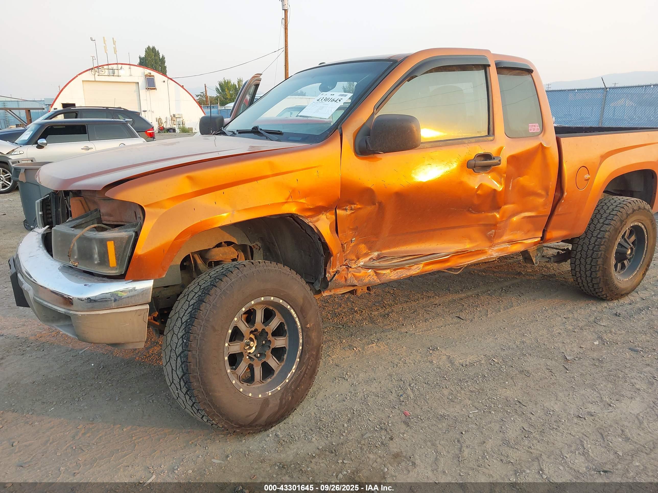 CHEVROLET COLORADO image 6