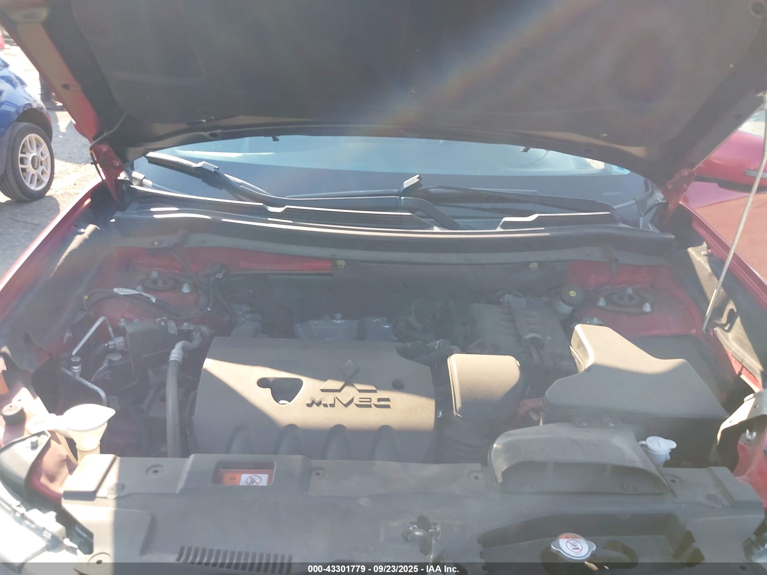MITSUBISHI OUTLANDER image 10