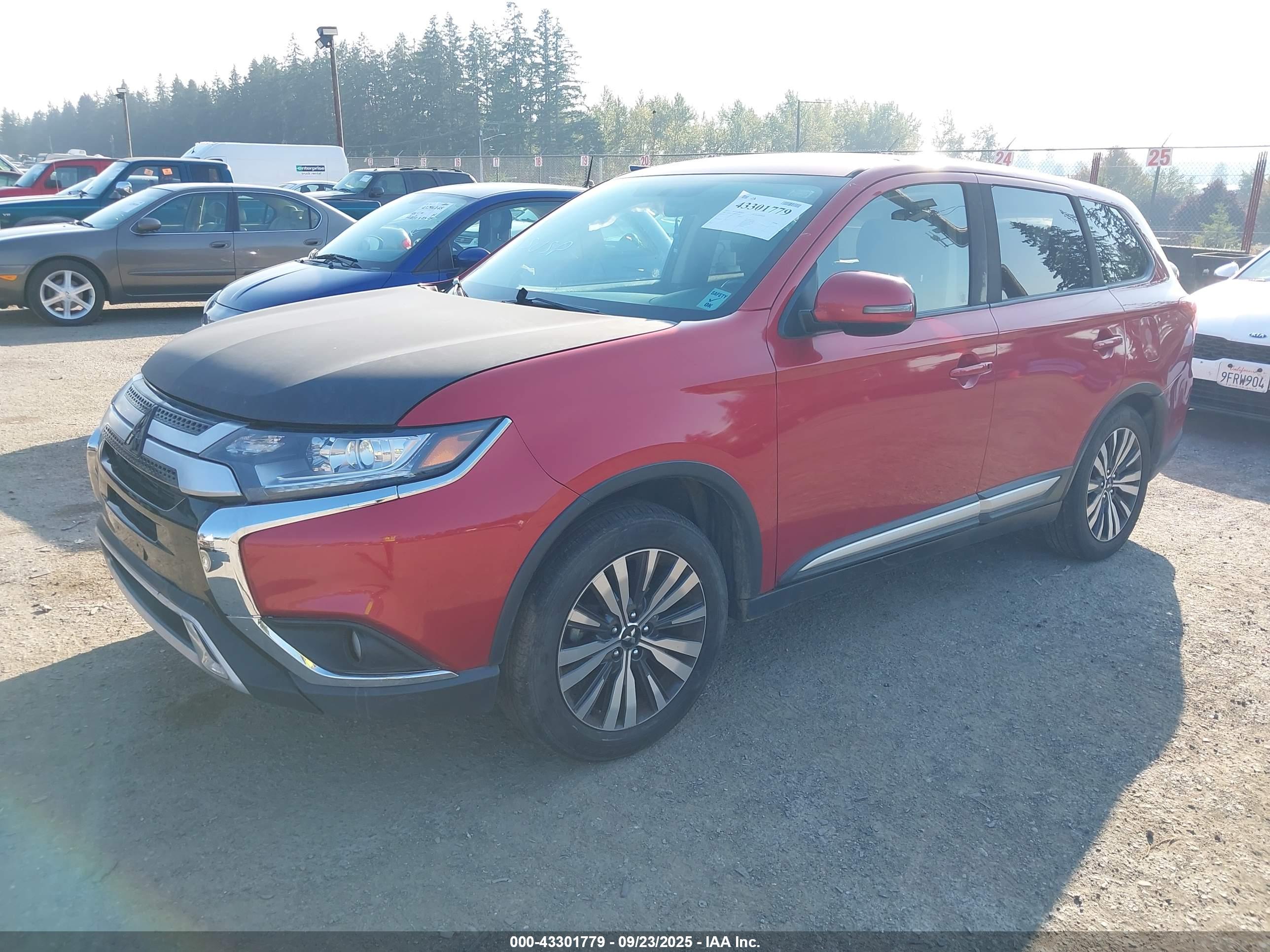 MITSUBISHI OUTLANDER image 2