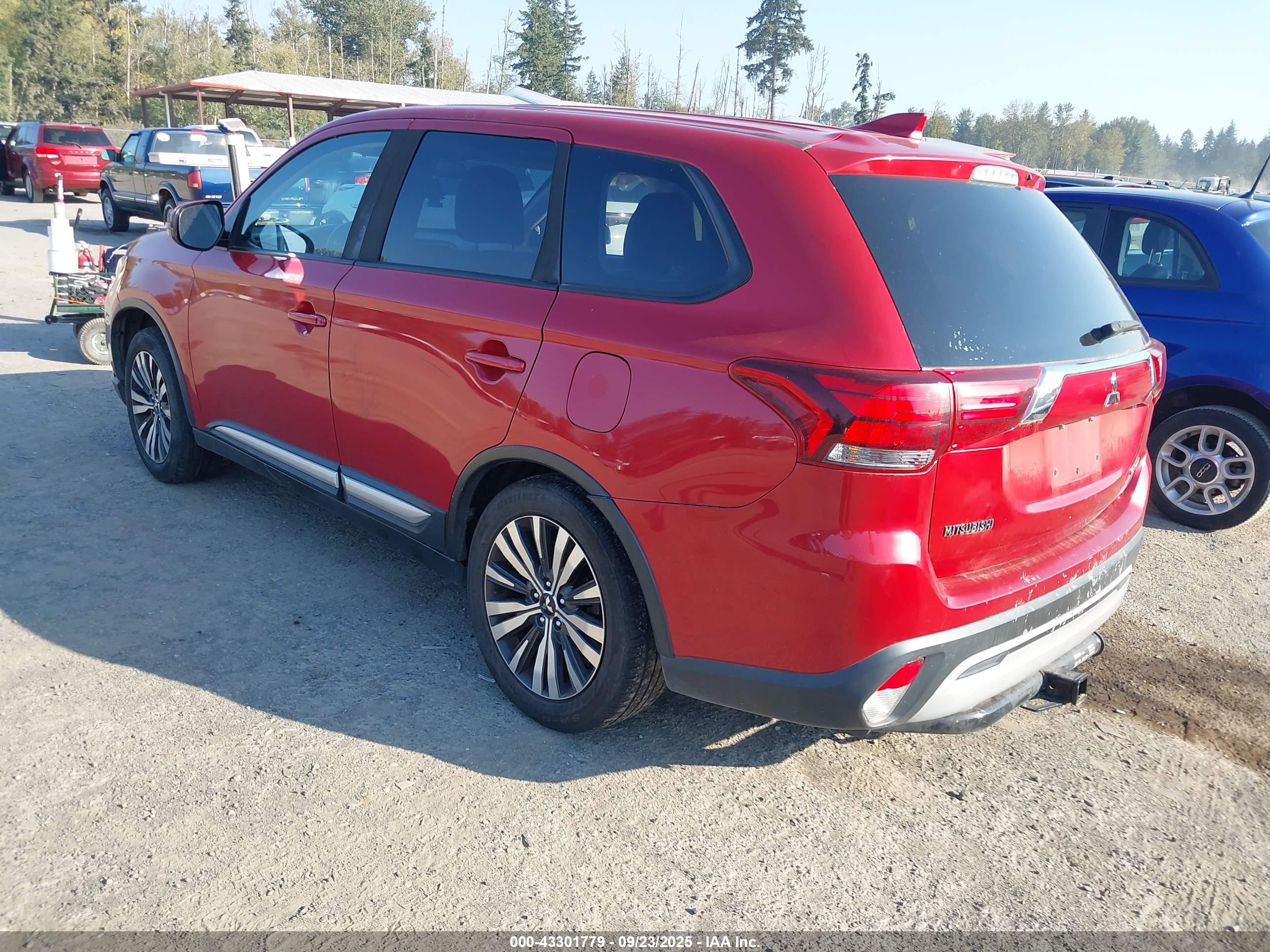 MITSUBISHI OUTLANDER image 3