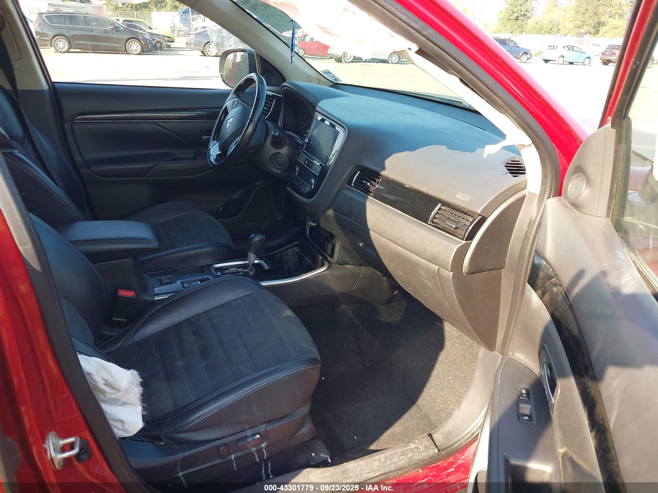 MITSUBISHI OUTLANDER image 5