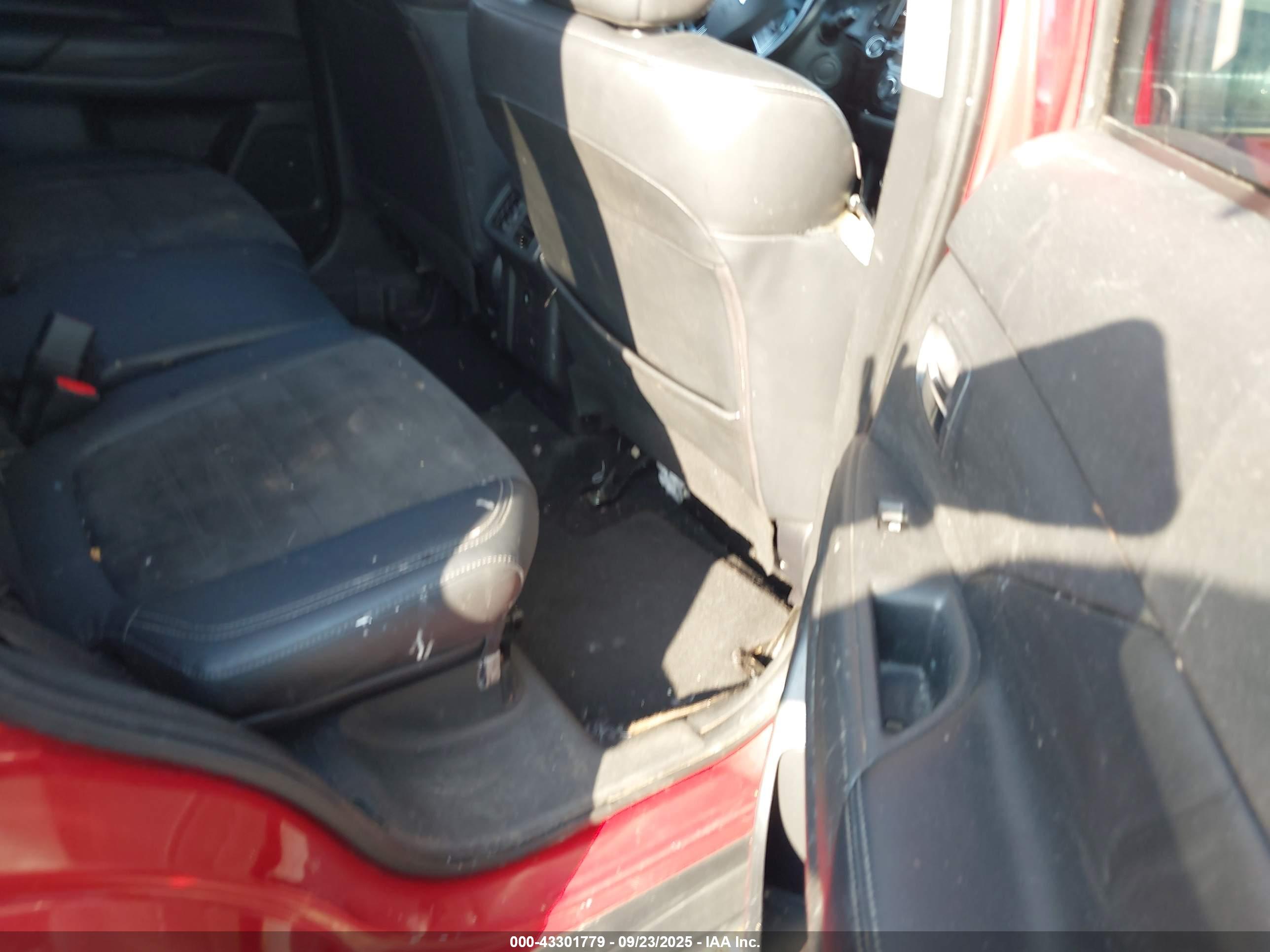 MITSUBISHI OUTLANDER image 8