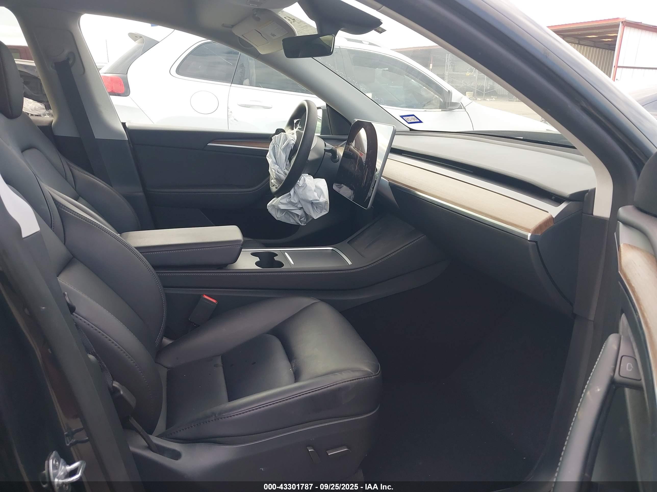 TESLA MODEL image 5