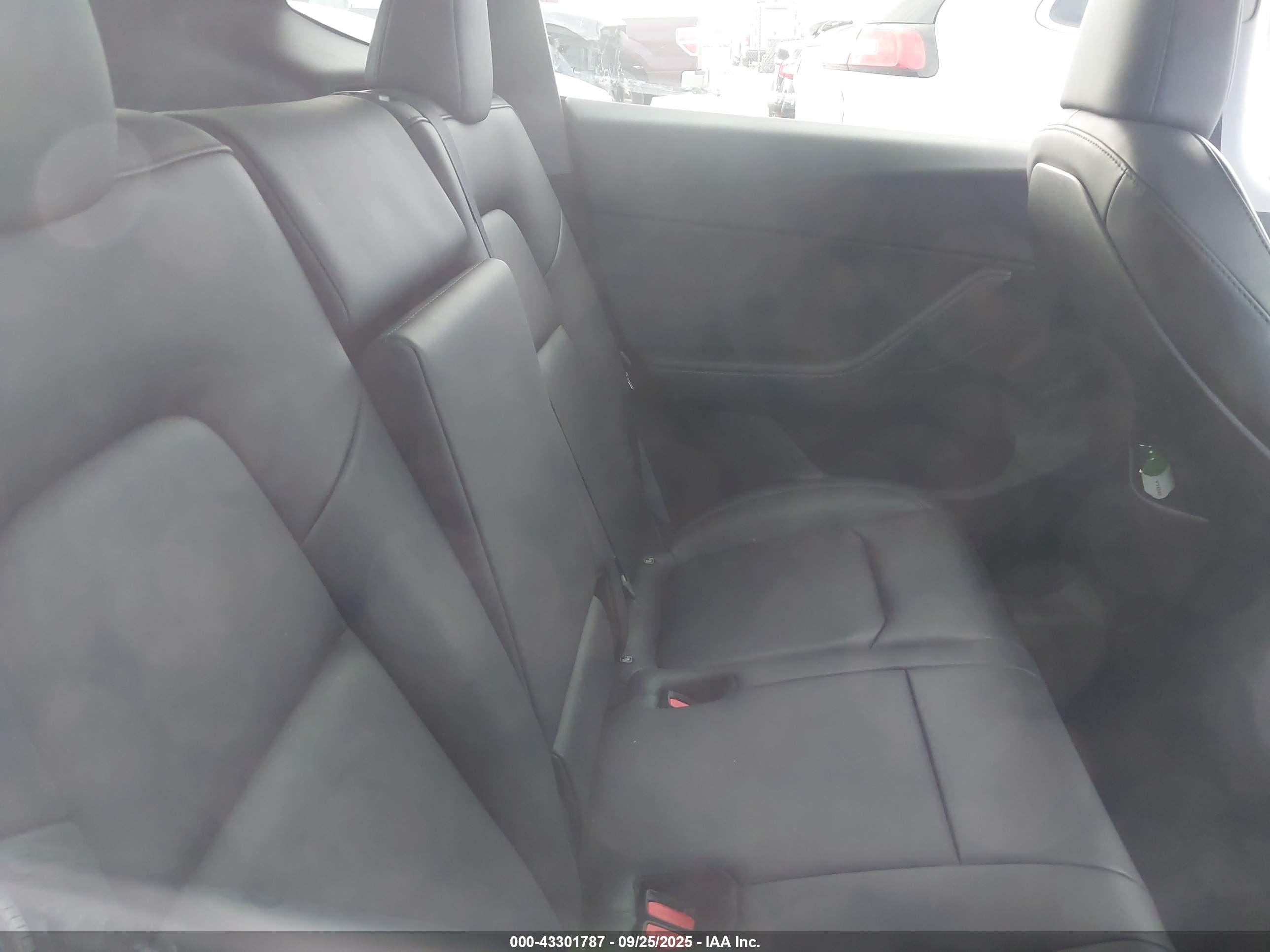 TESLA MODEL image 8