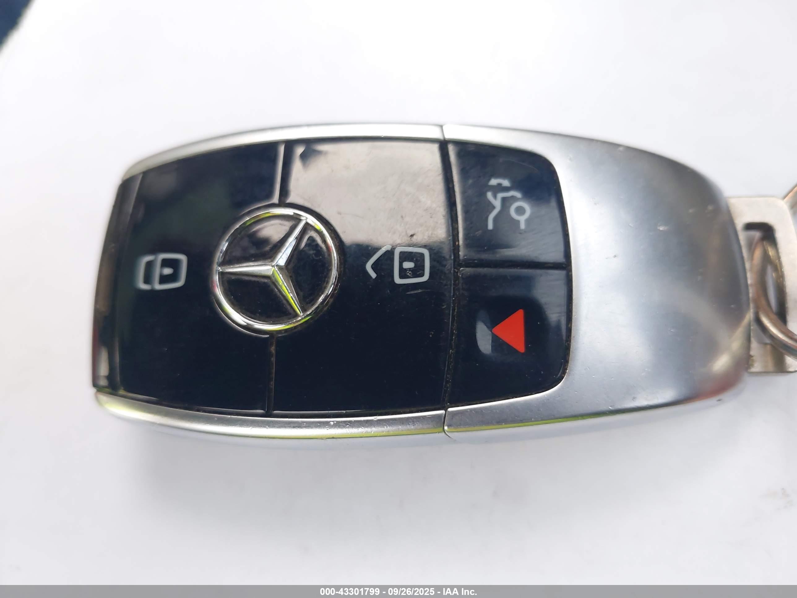 MERCEDES-BENZ E image 11