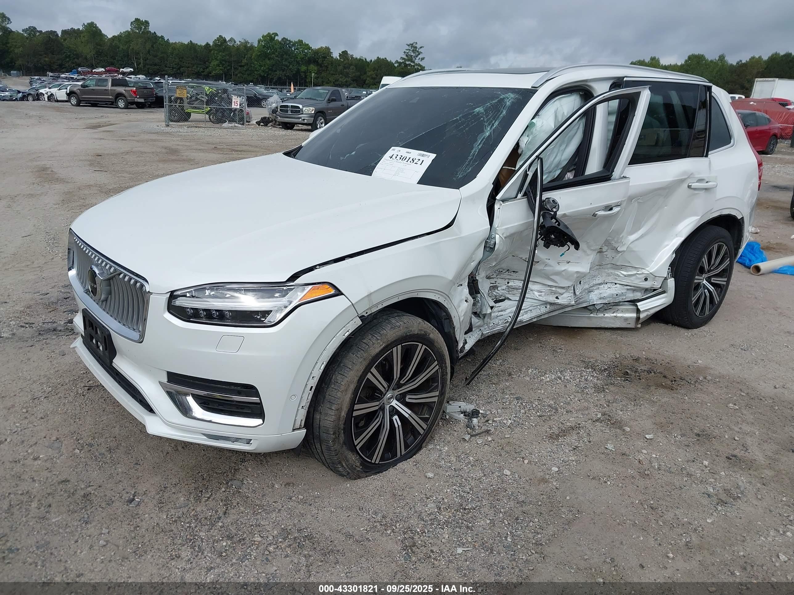 VOLVO XC90 image 2