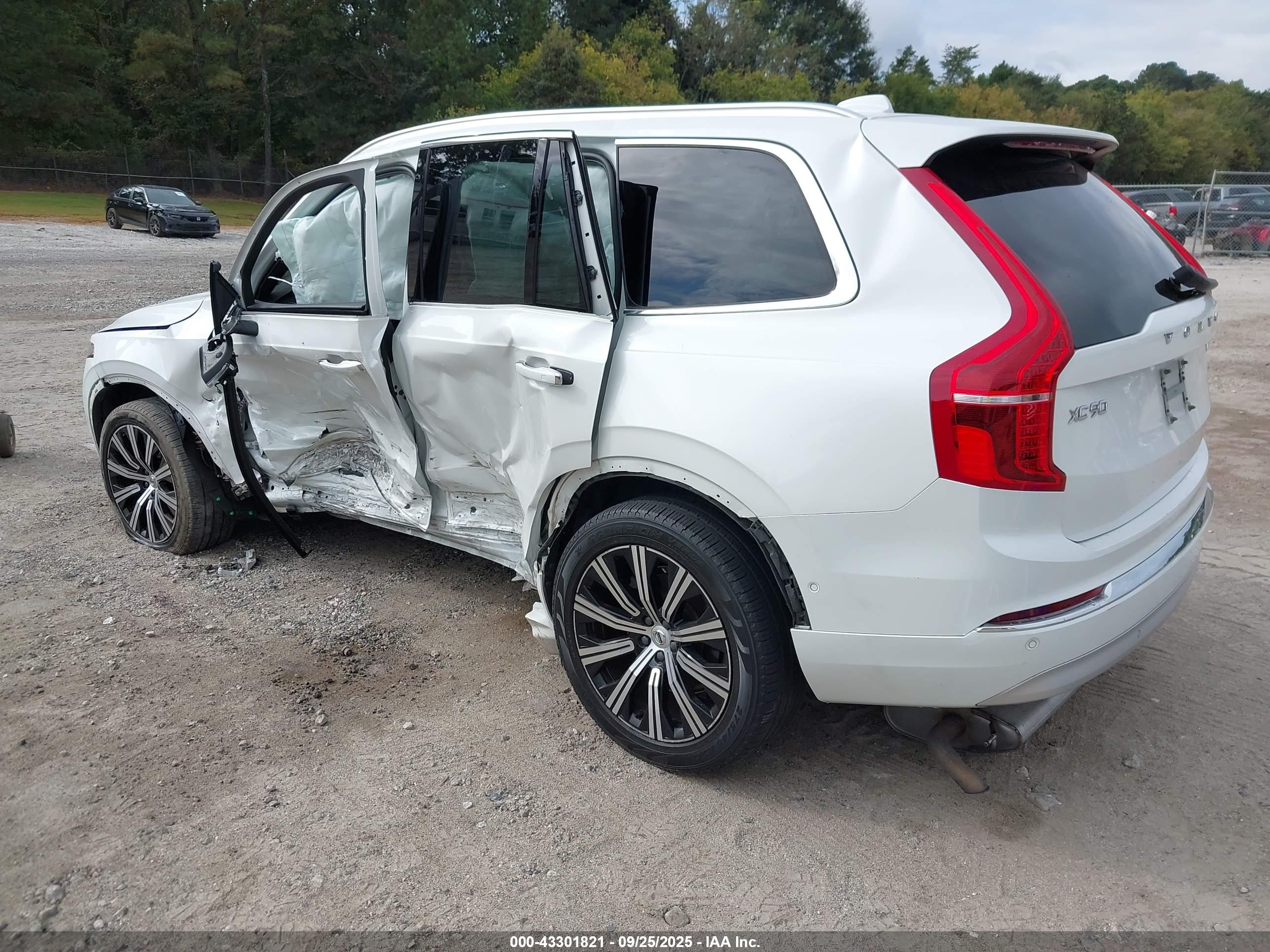 VOLVO XC90 image 3