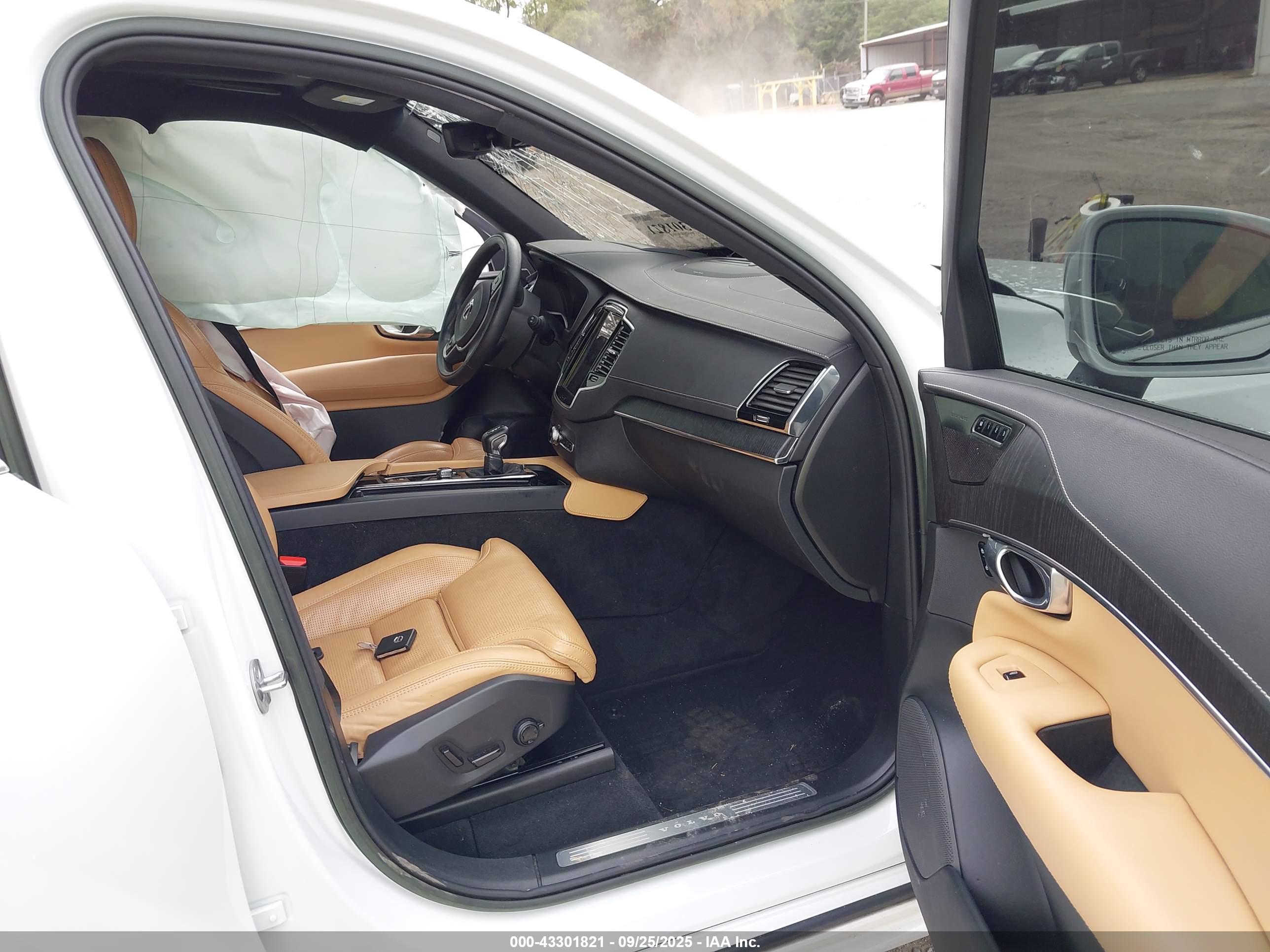 VOLVO XC90 image 5