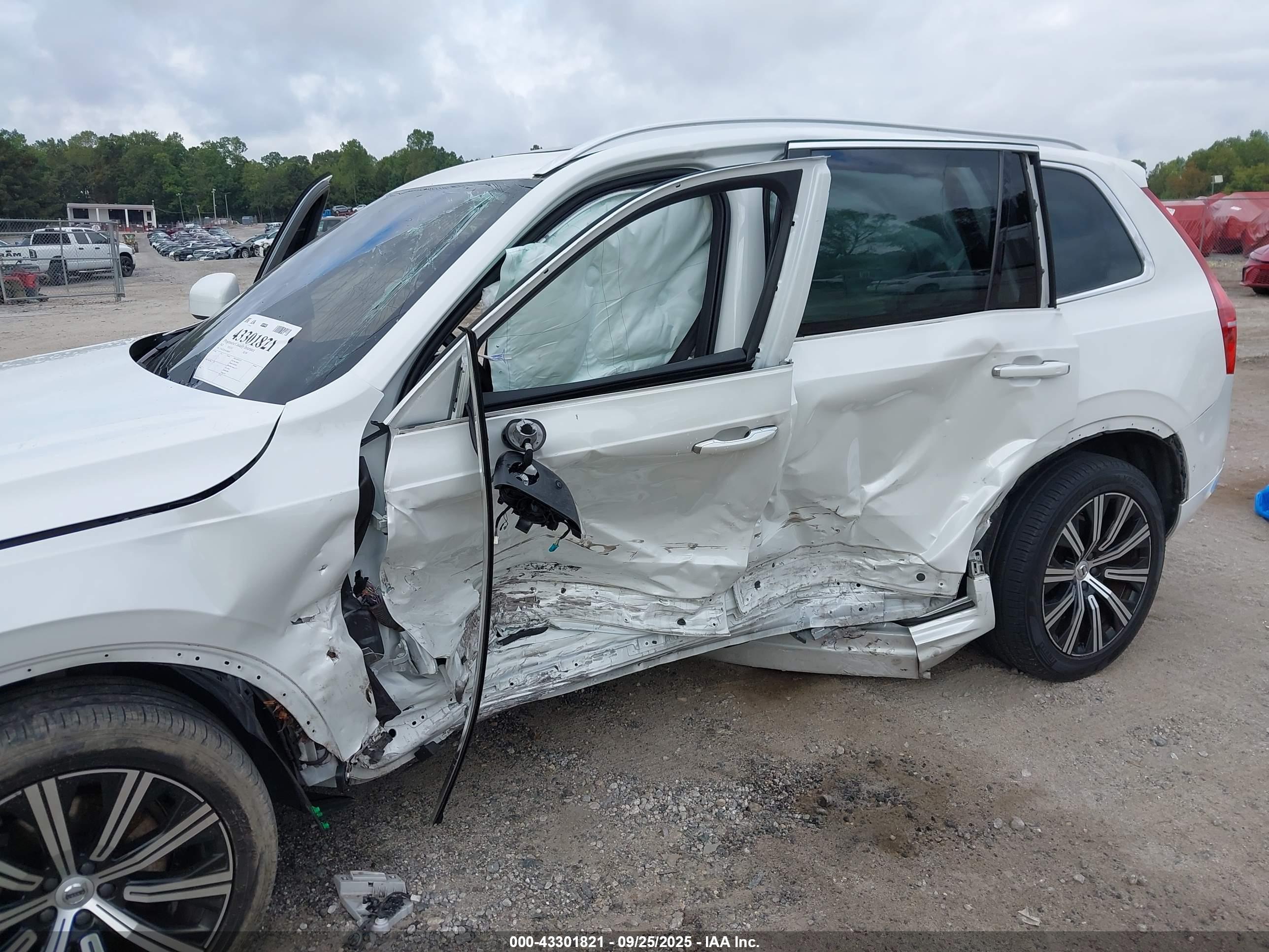 VOLVO XC90 image 6