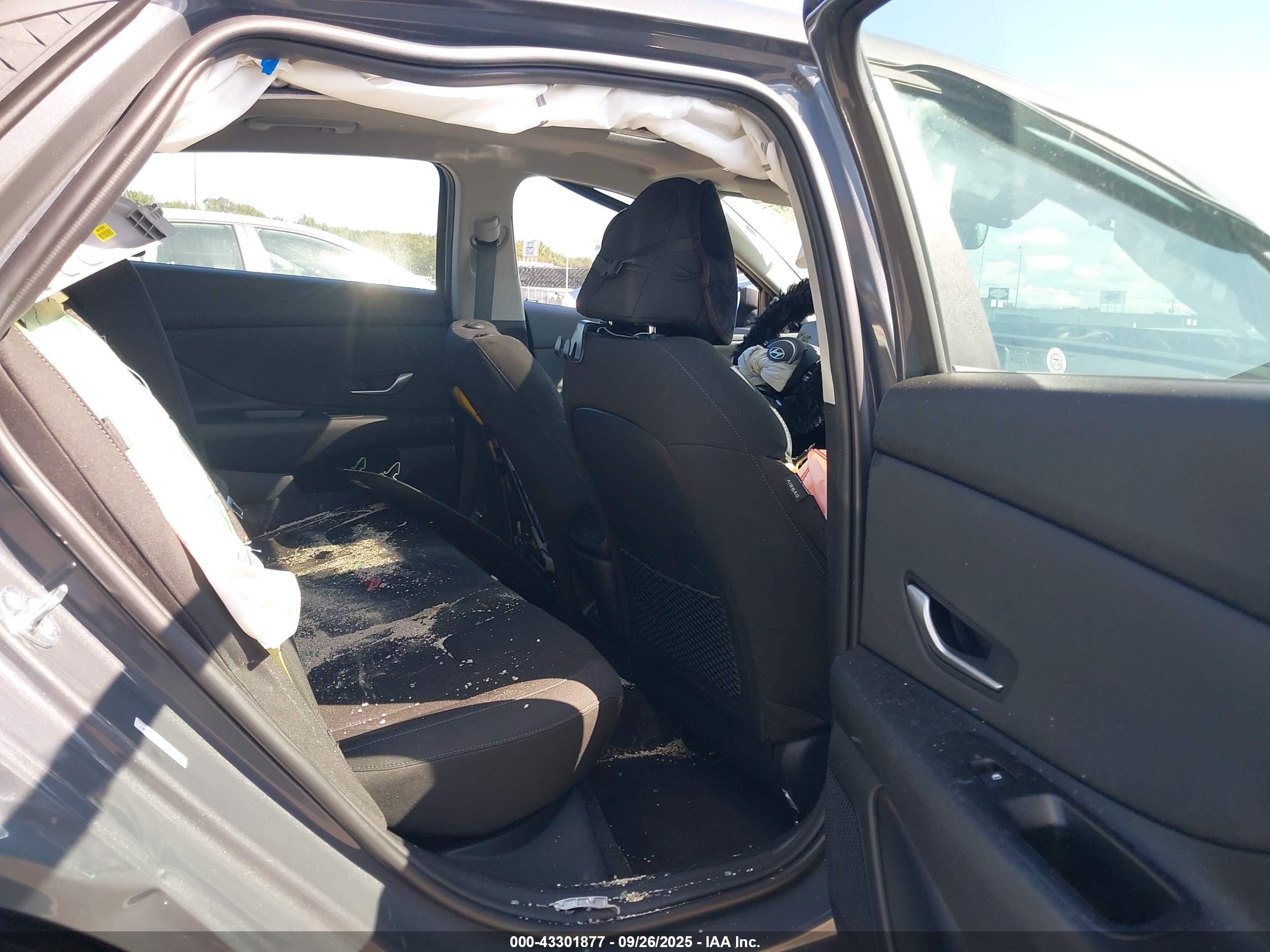 HYUNDAI ELANTRA image 8