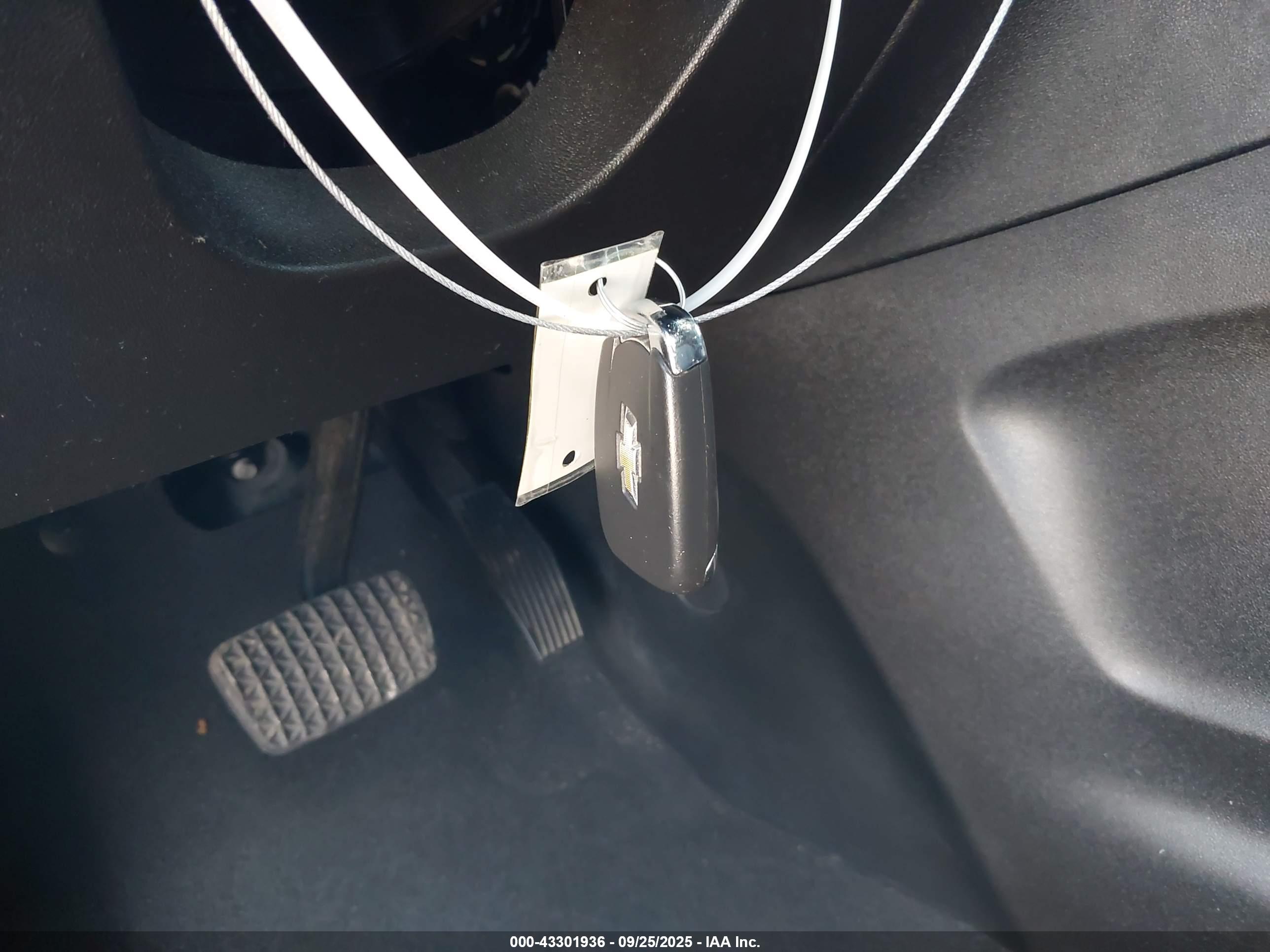CHEVROLET EQUINOX image 11