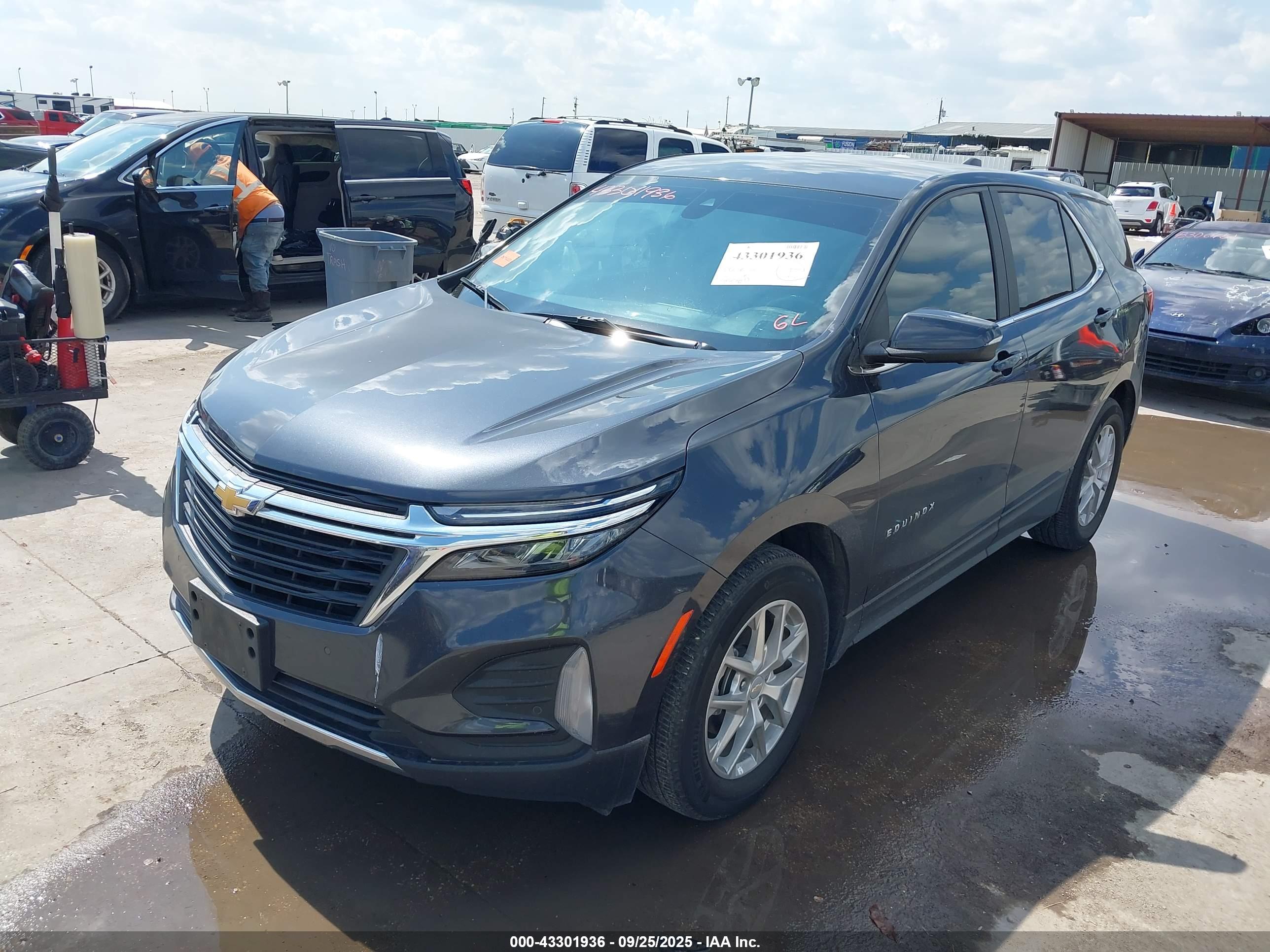 CHEVROLET EQUINOX image 2