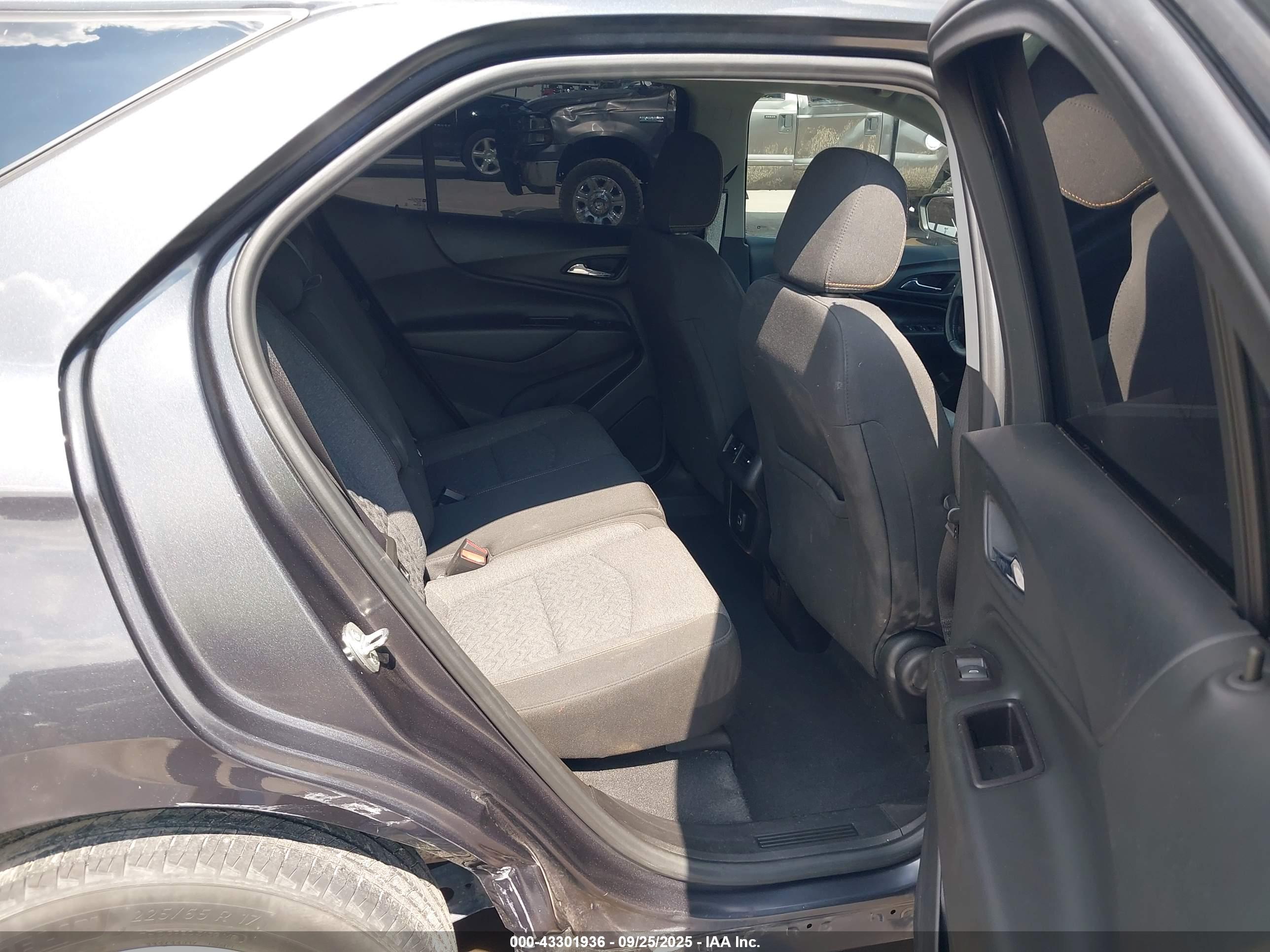 CHEVROLET EQUINOX image 8