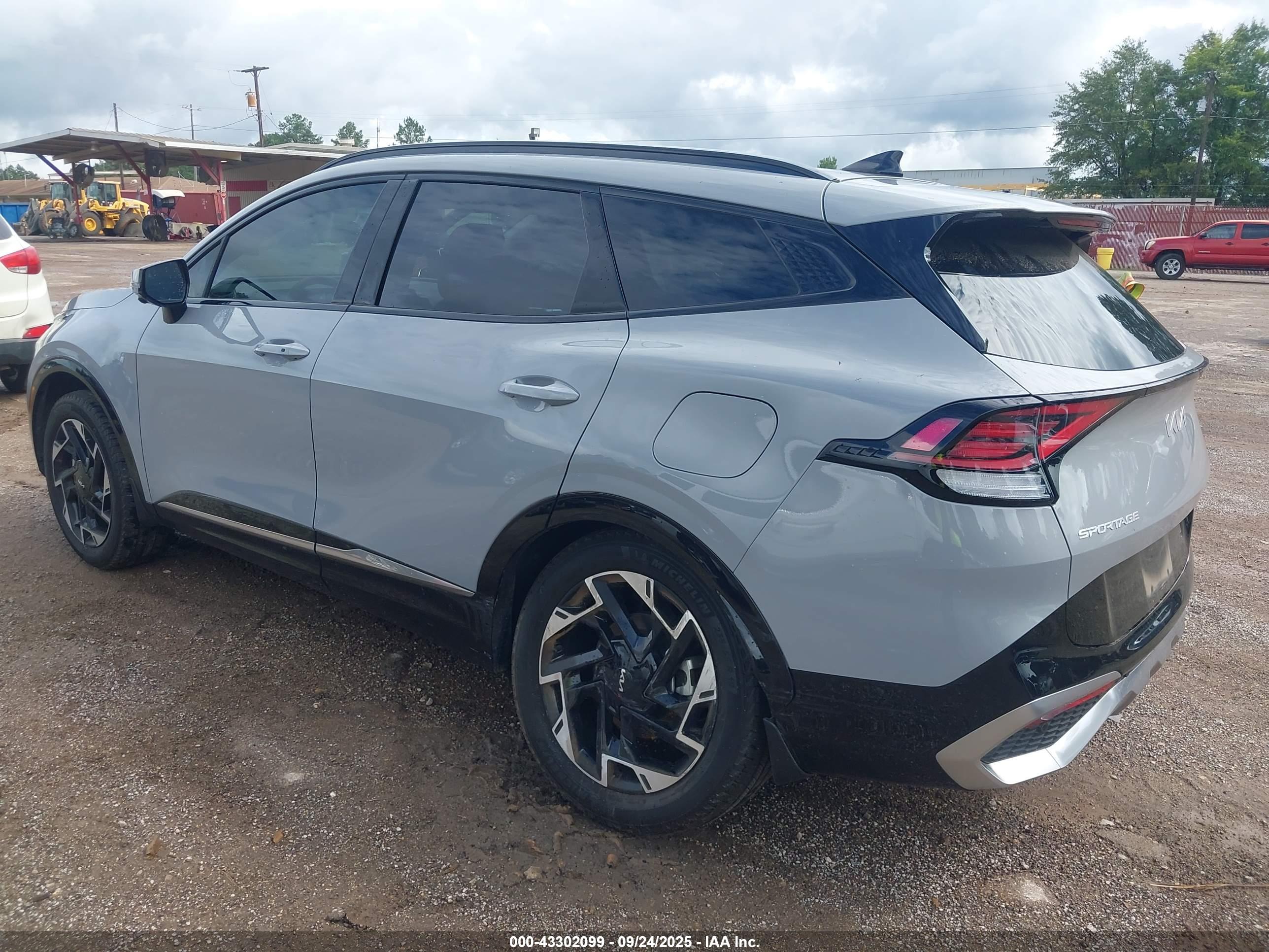 KIA SPORTAGE image 3