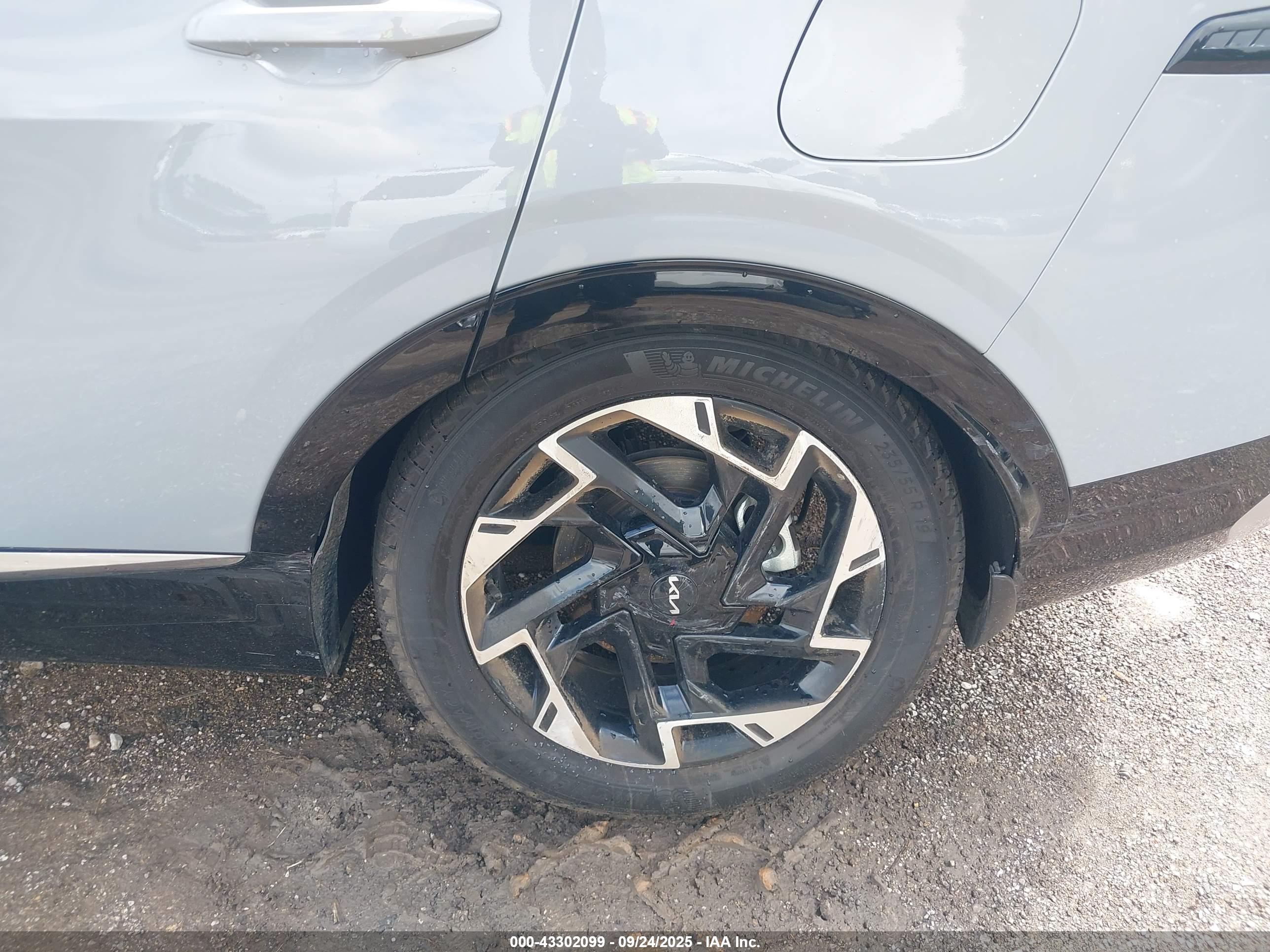 KIA SPORTAGE image 6